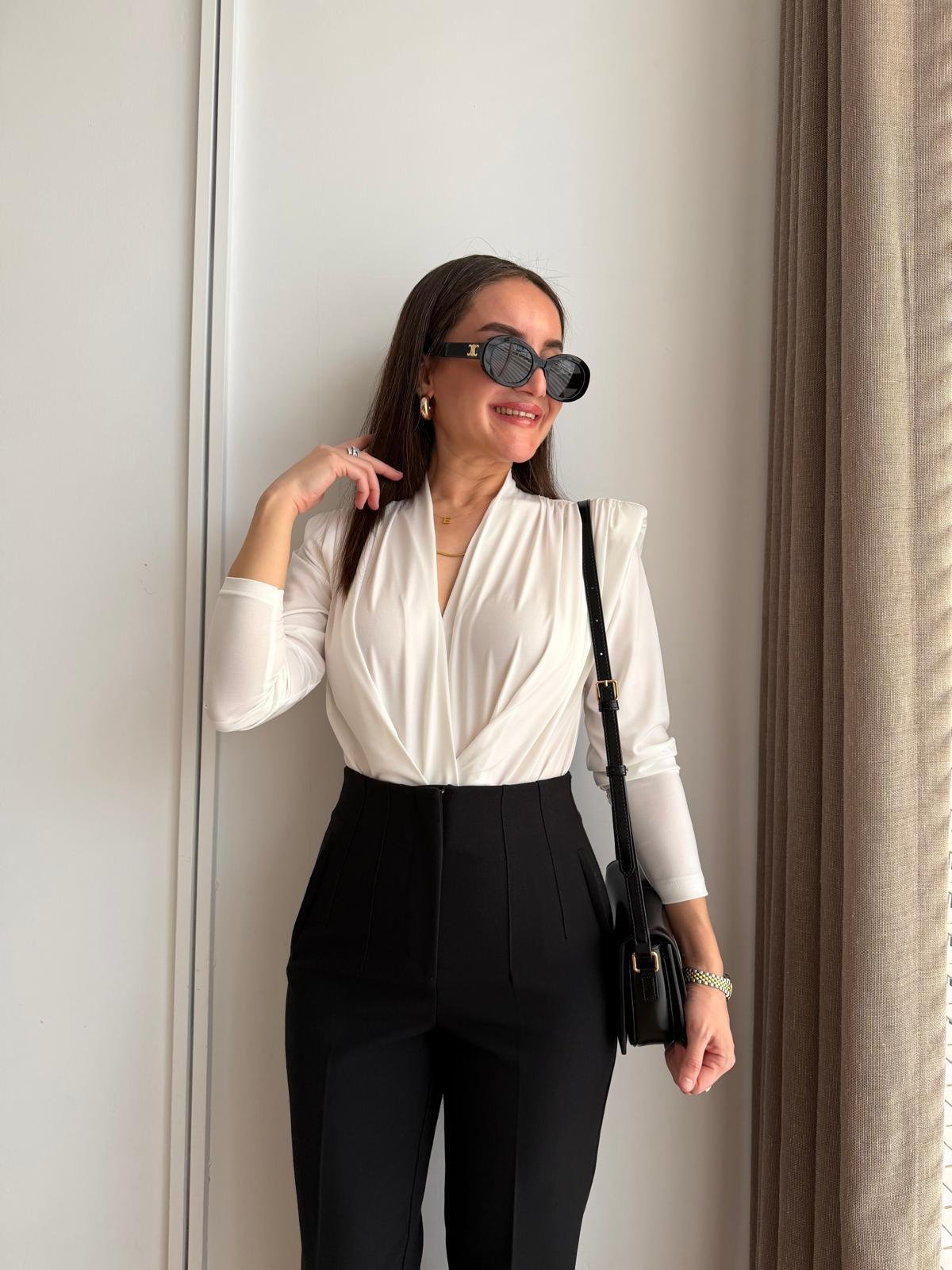 Beyaz Vatkalı Kruvaze Yaka Bodysuit 6001
