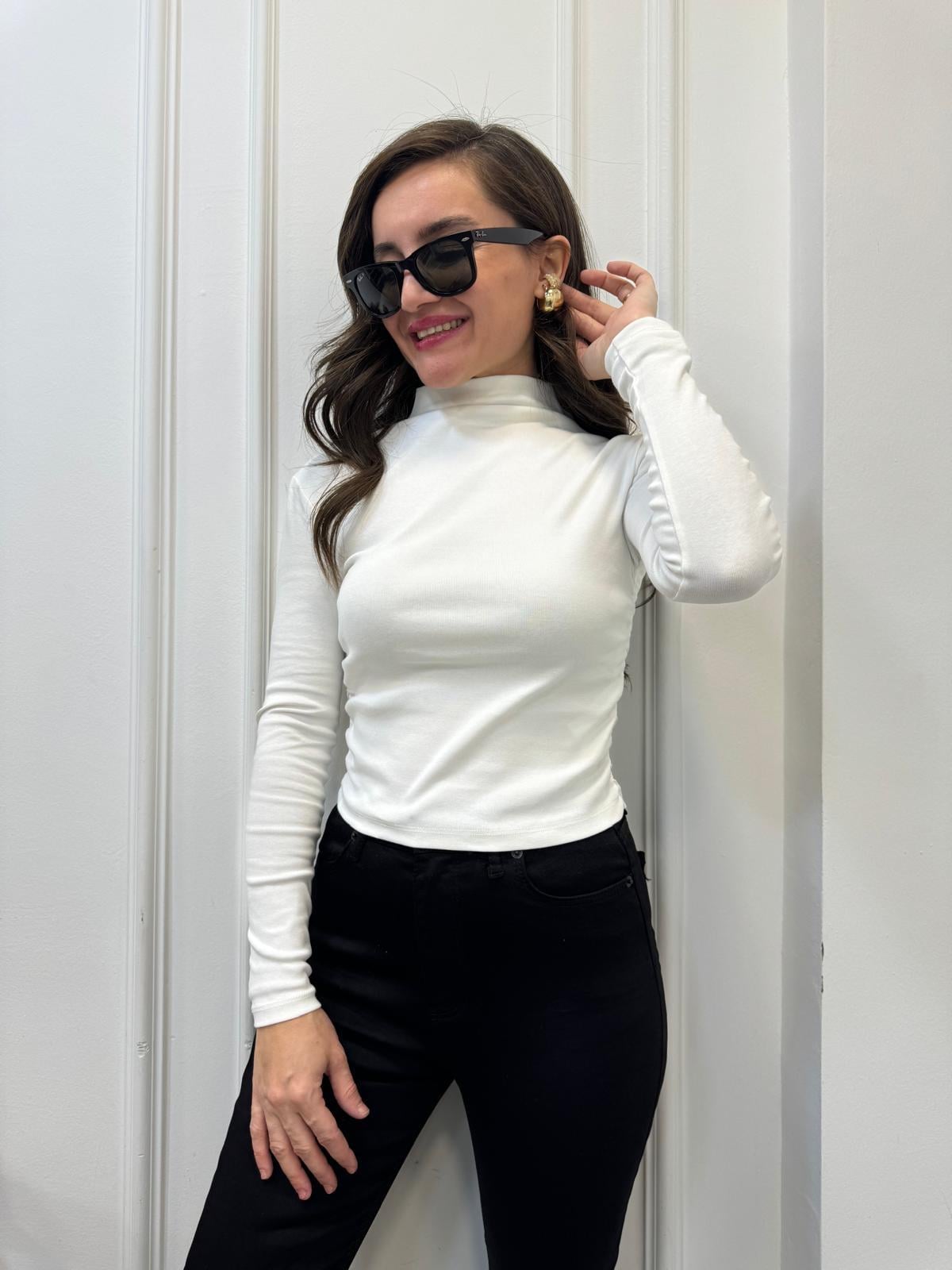 Beyaz Yan Drapeli Boğazlı İnce Triko 16397