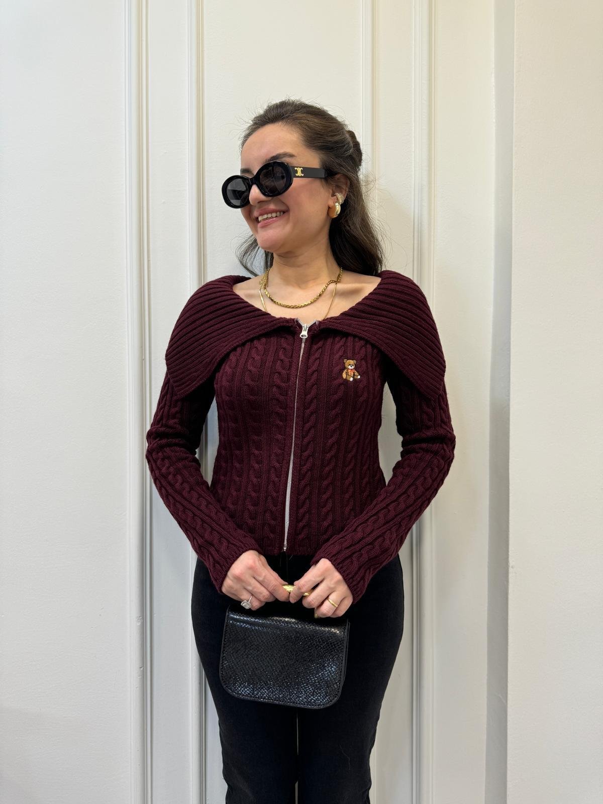 Bordo Bardot Yaka Ayıcık Nakışlı Fermuarlı Triko Hırka 241141