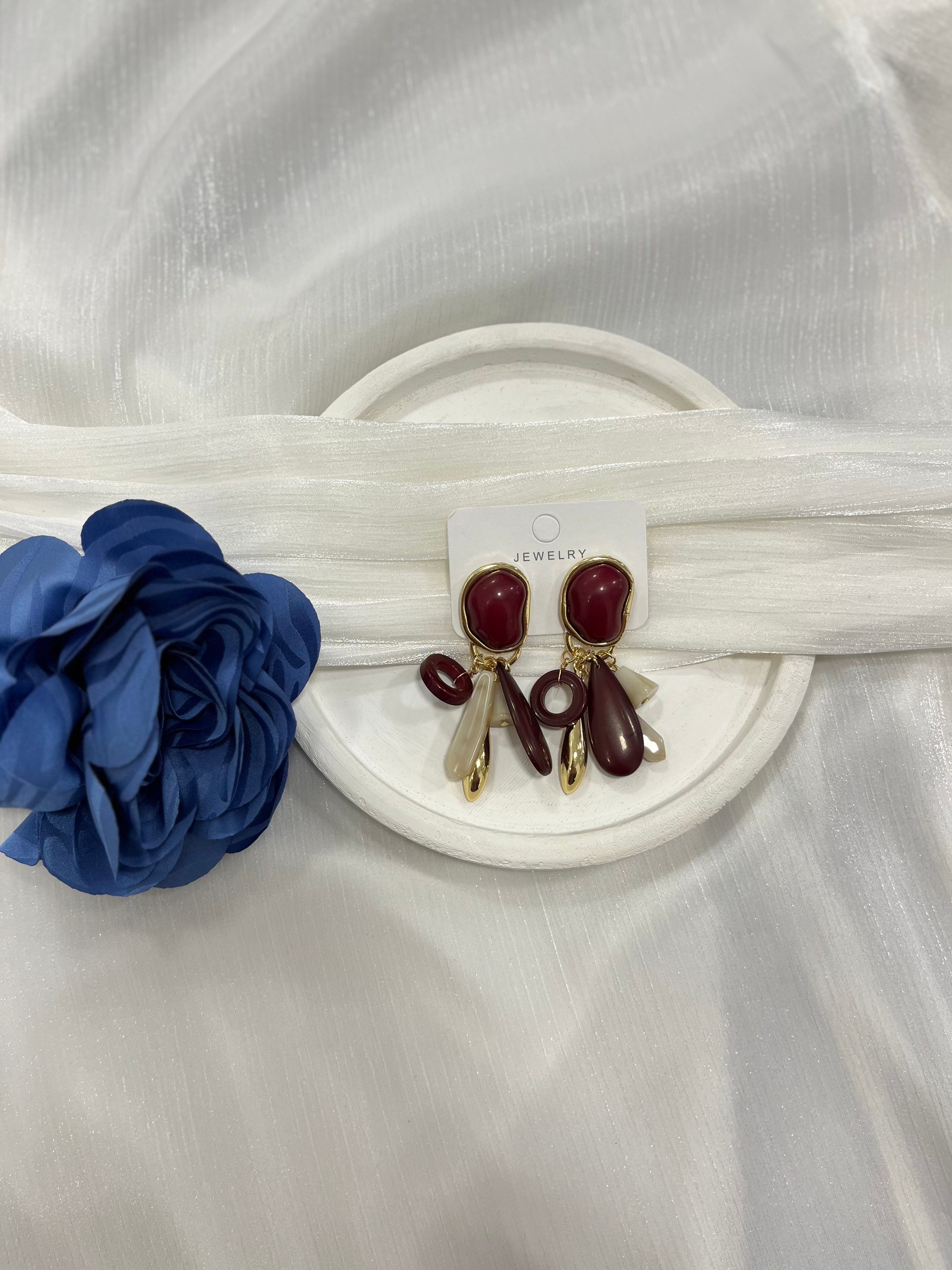 Bordo Charmlı Sallantılı Küpe KP36