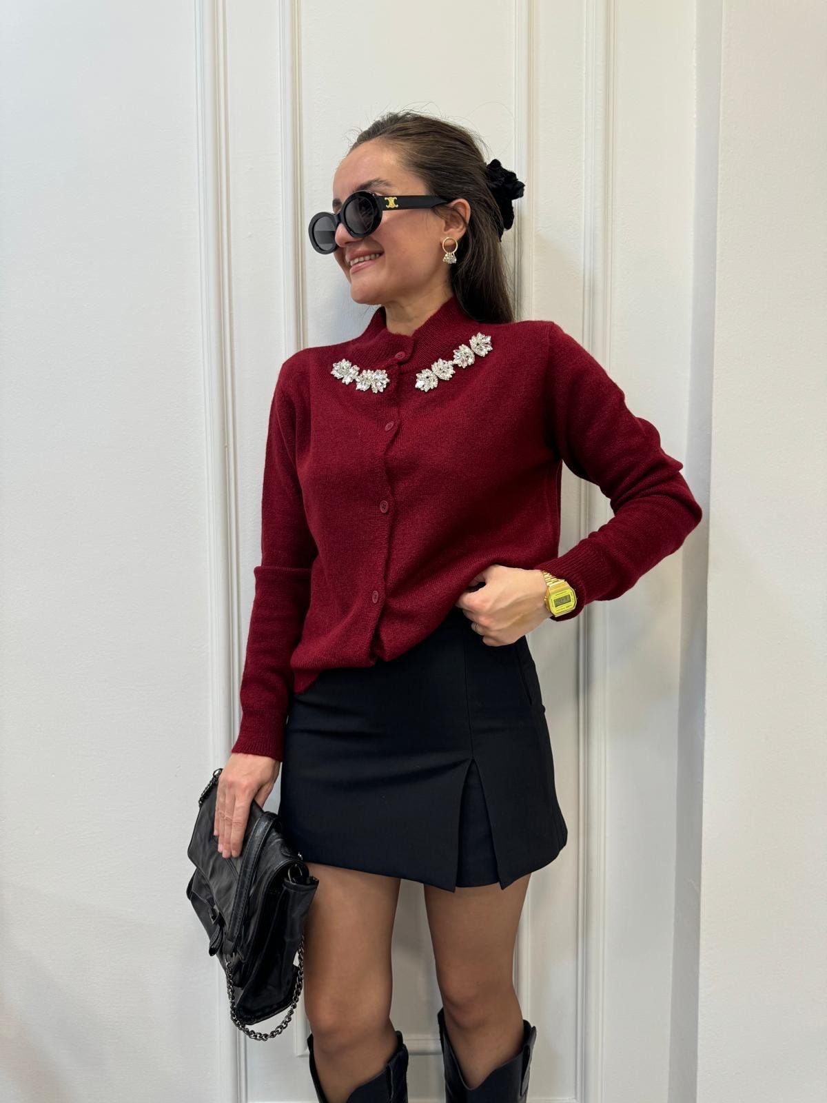 Bordo Düğmeli Yaka Taşlı Triko Hırka 24745