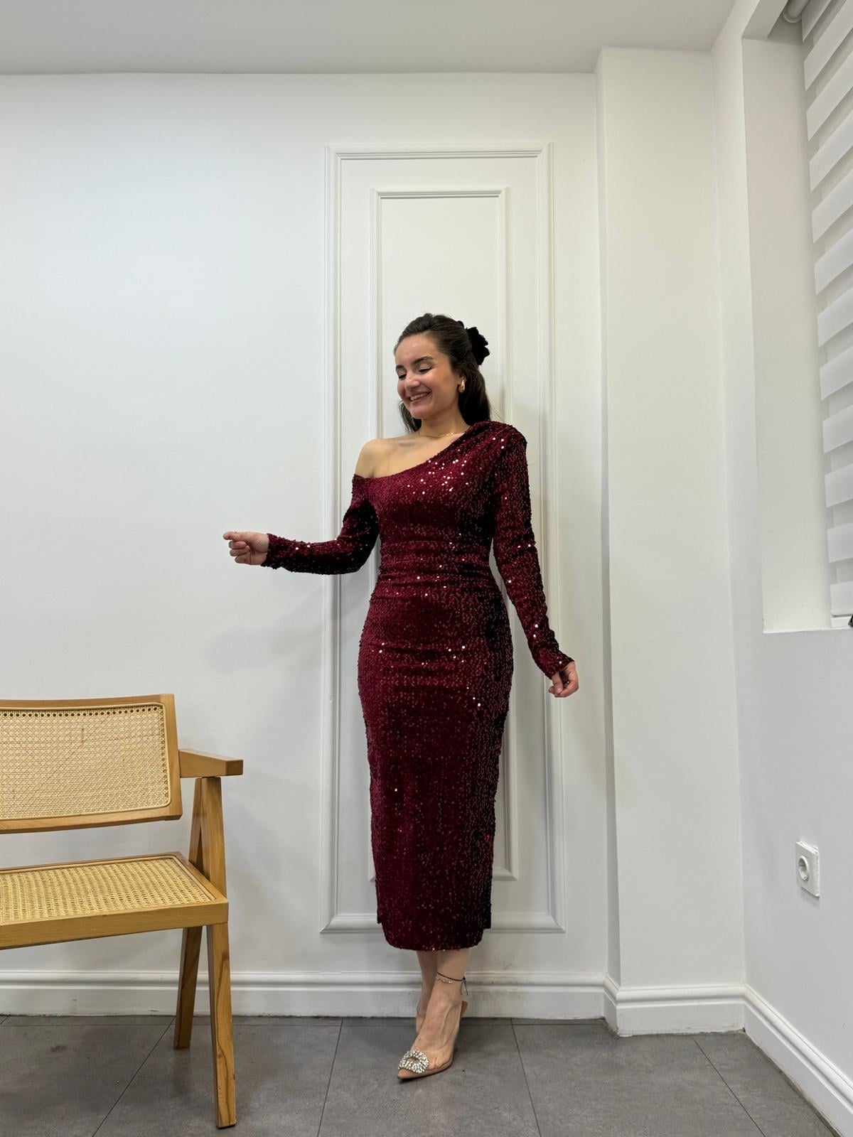Bordo Tek Omuz Ön Drapeli Payetli Elbise 3650