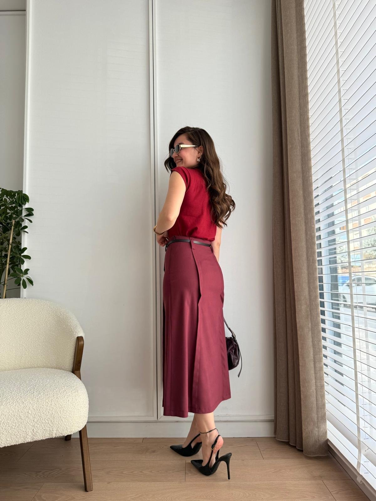 Bordo Yırtmaç Detaylı Kemerli Midi Boy Etek 1234