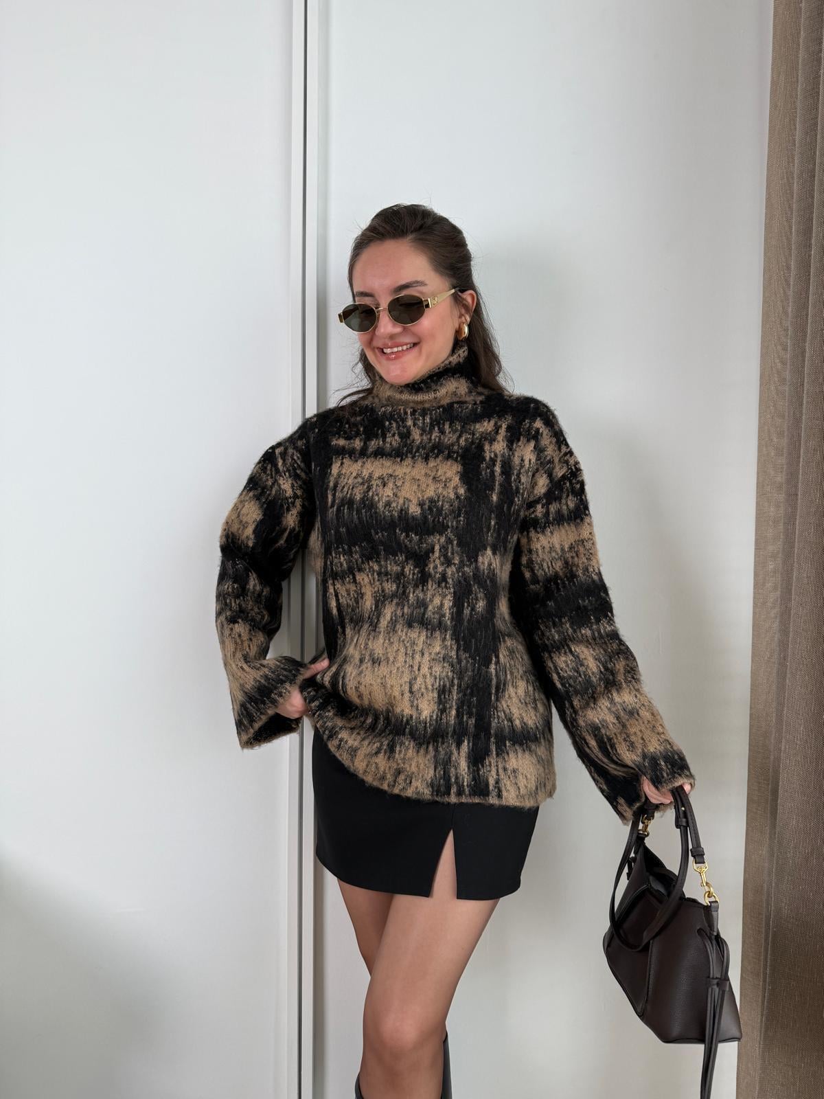Camel Dik Yaka Desenli Yumoş Triko Kazak 4677