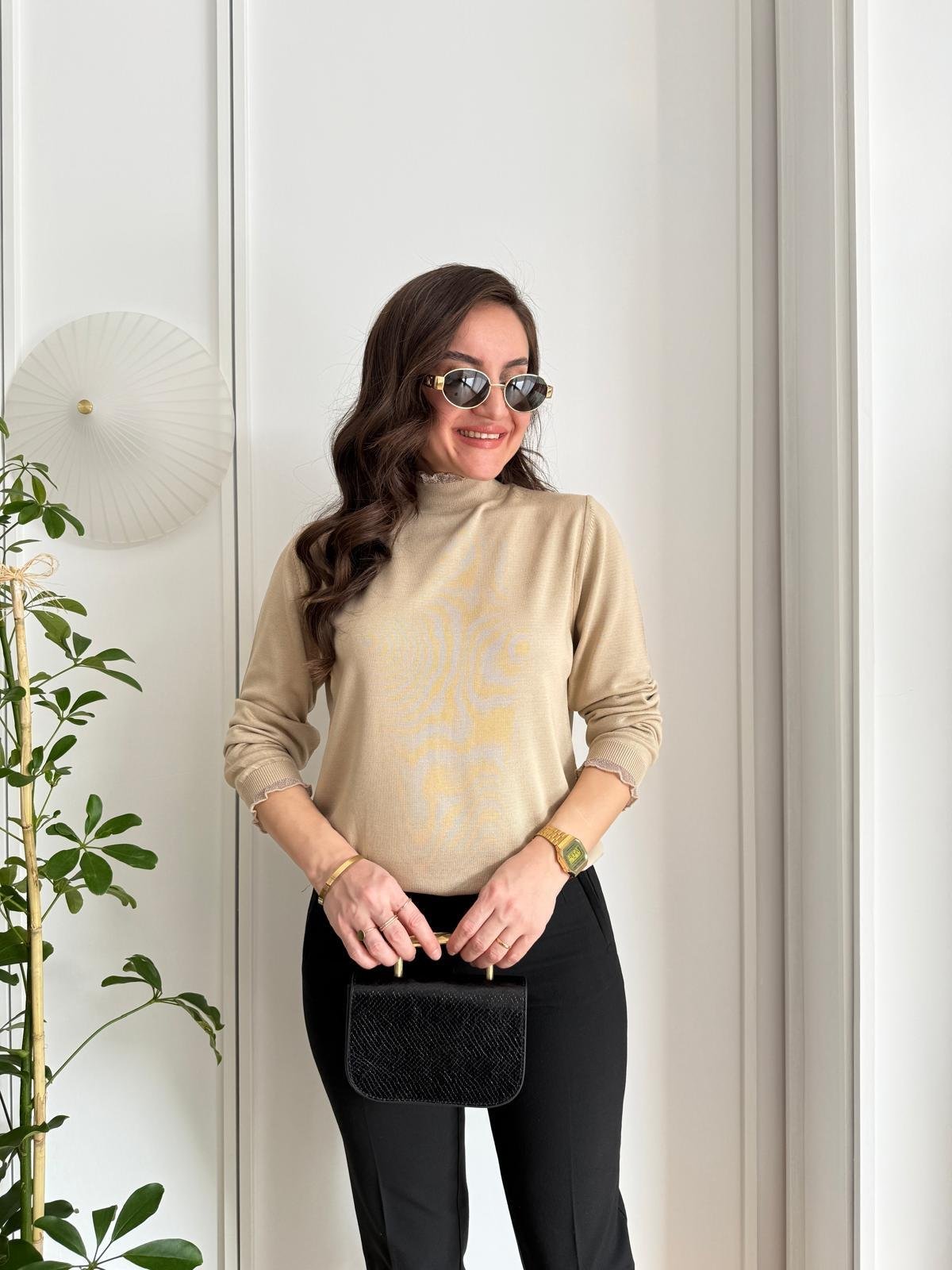 Camel Dik Yaka Fırfır Detaylı Bluz 203