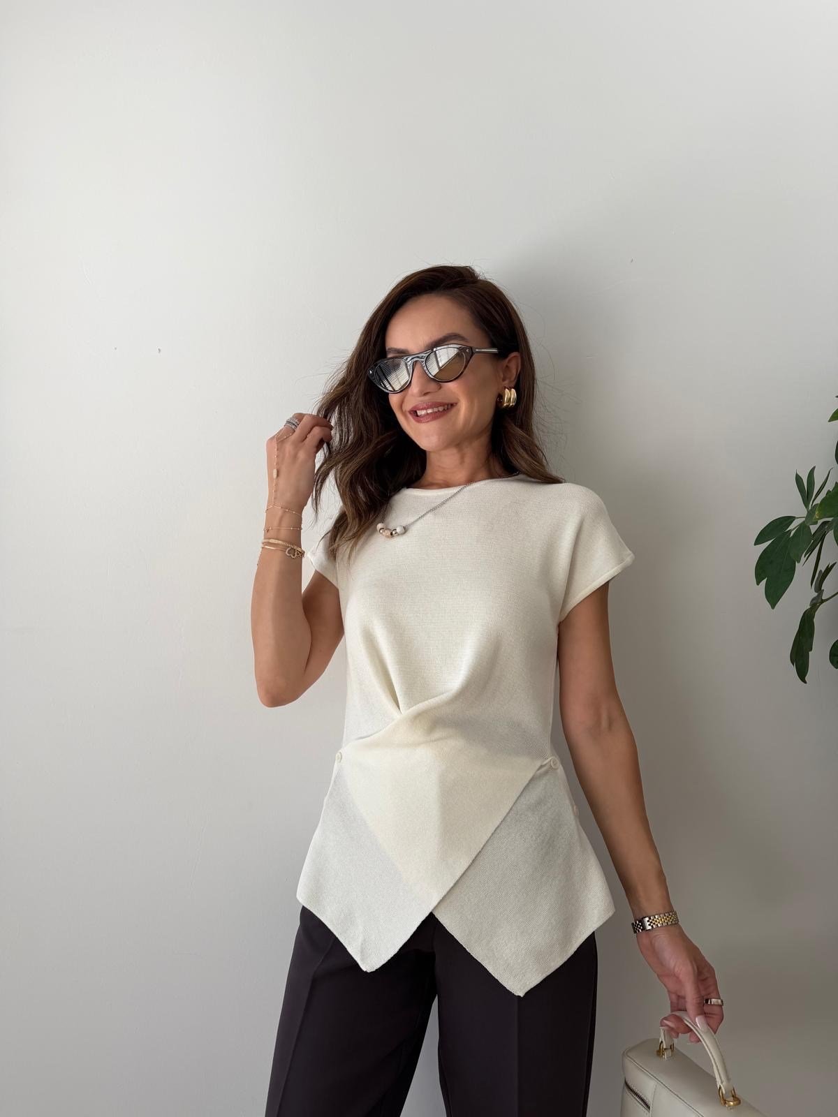 Ekru Bel Detaylı Boyun Aksesuarlı Bluz 5433