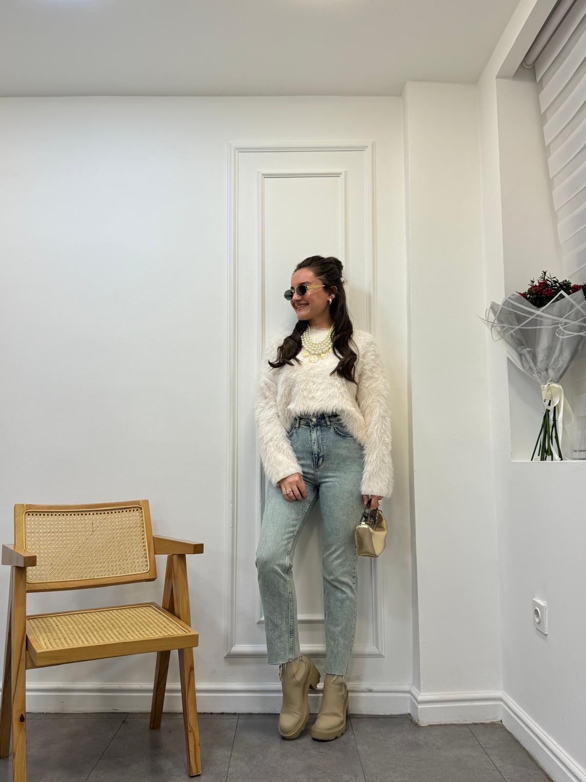 Ekru Bisiklet Yaka Peluş Triko Kazak 241205