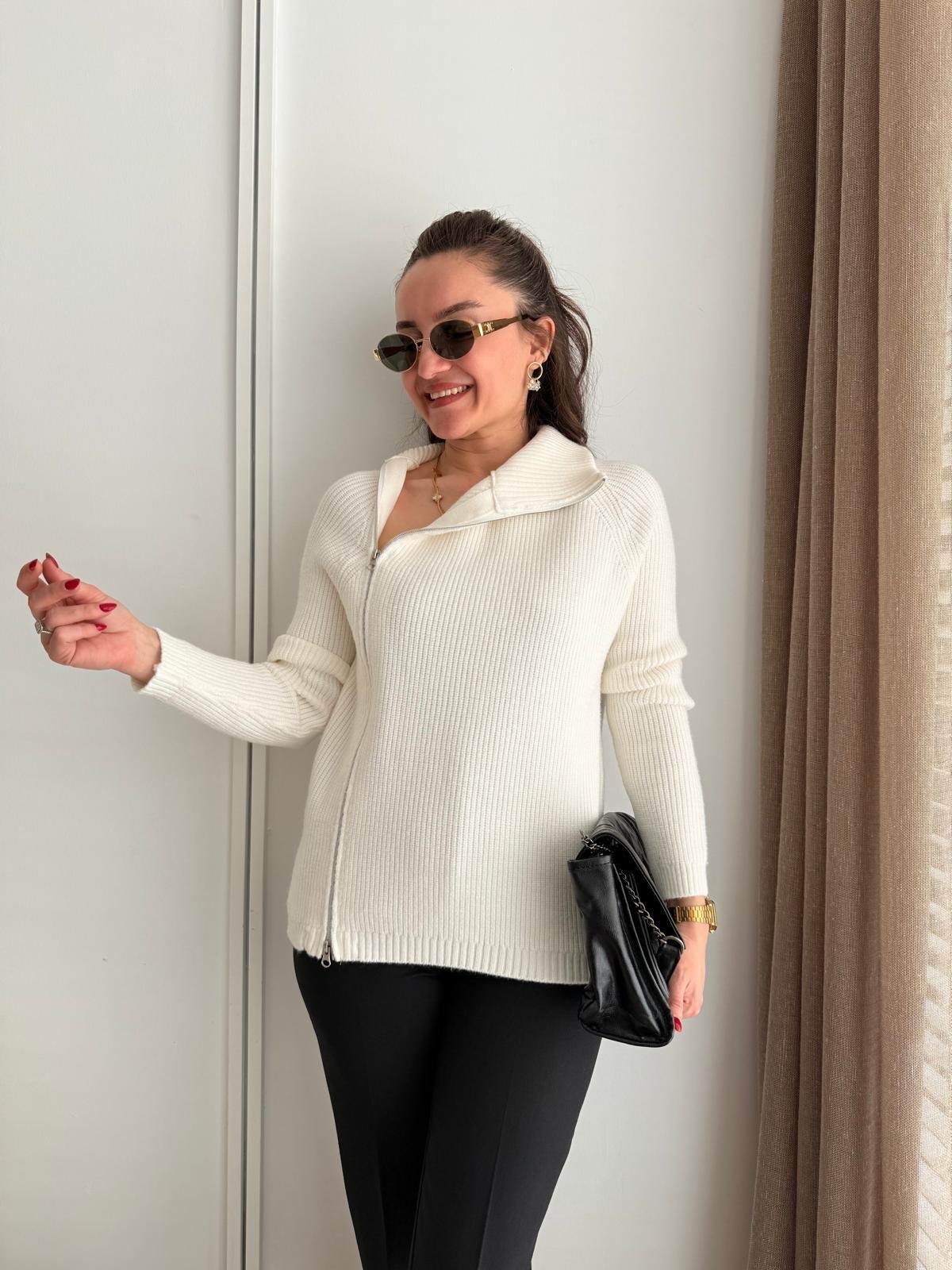 Ekru Boğazlı Fermuar Detaylı Triko Kazak 241150