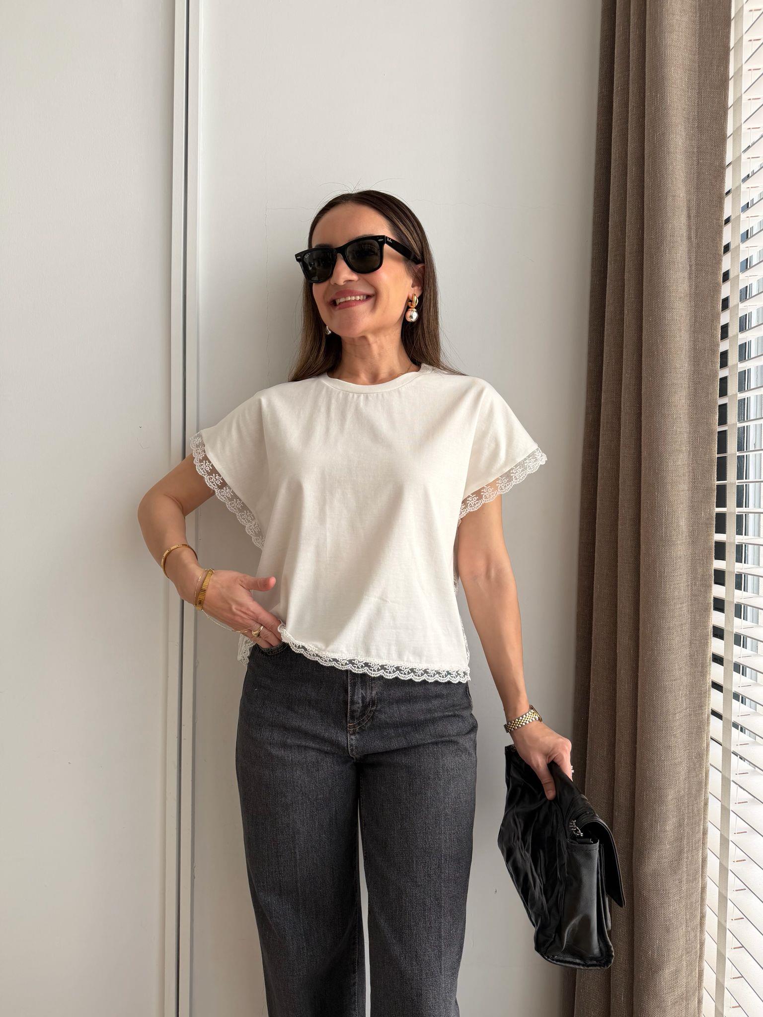 Ekru Dantel Detaylı Bisiklet Yaka Tshirt 2372