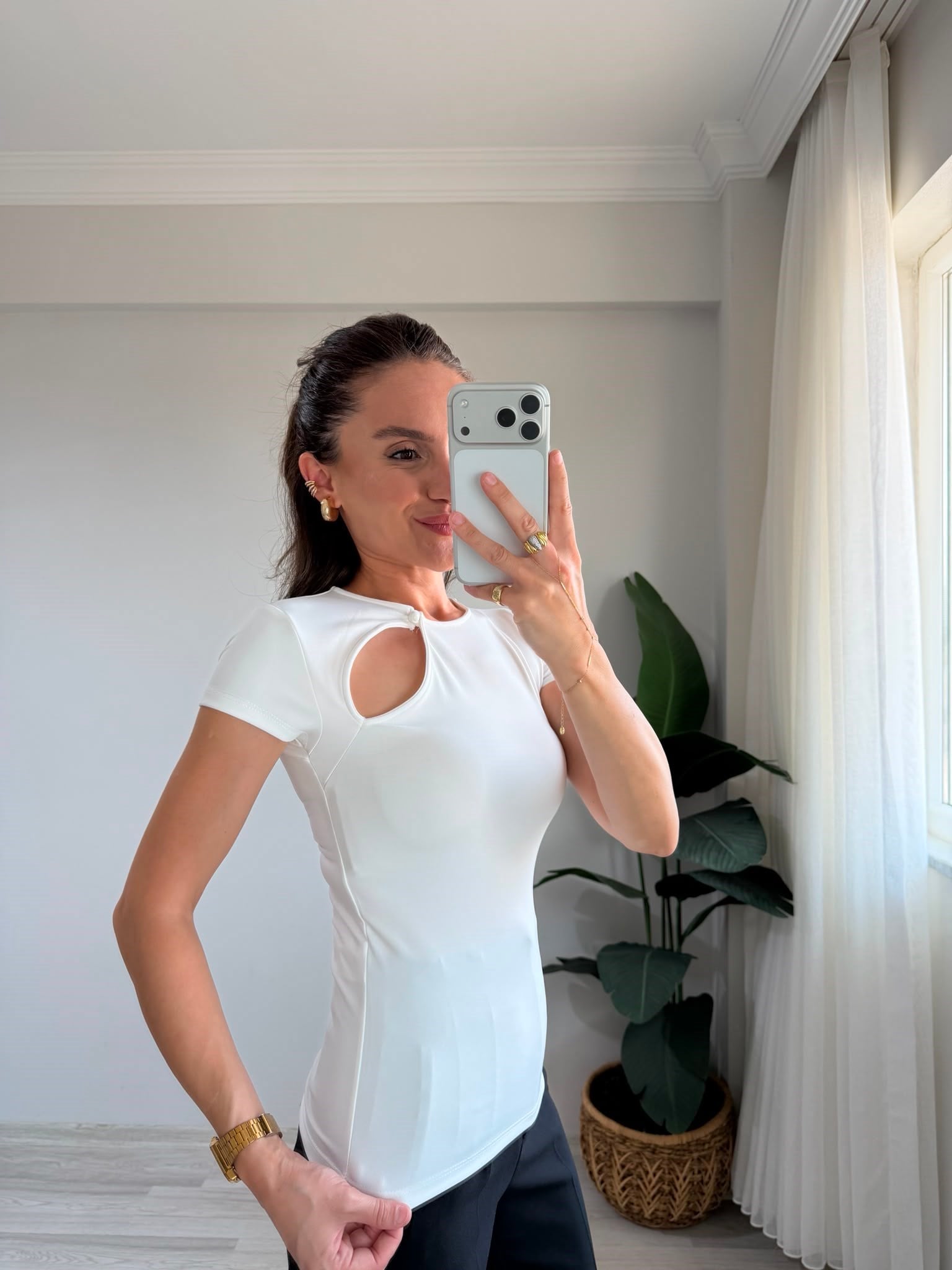 Ekru Düğme Detaylı Dekolteli Bluz 61071