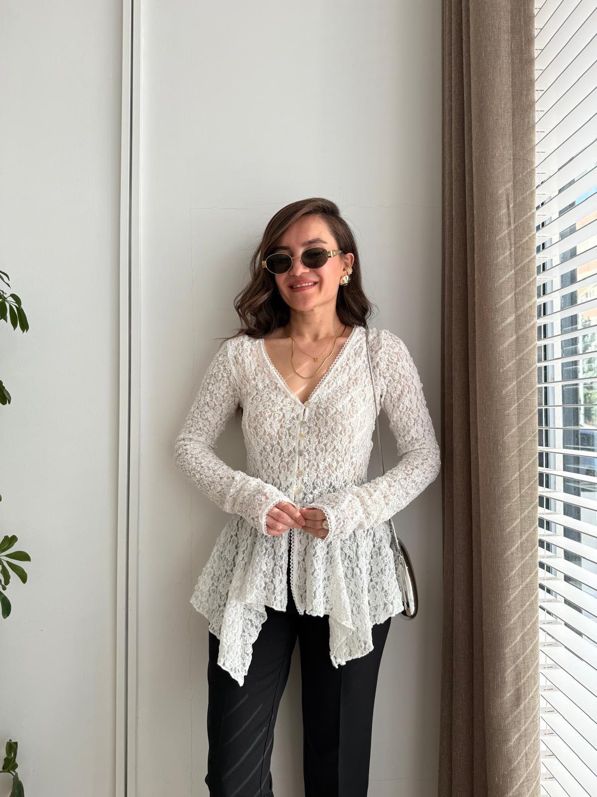 Ekru Düğmeli Peplum Dantel Bluz 60433