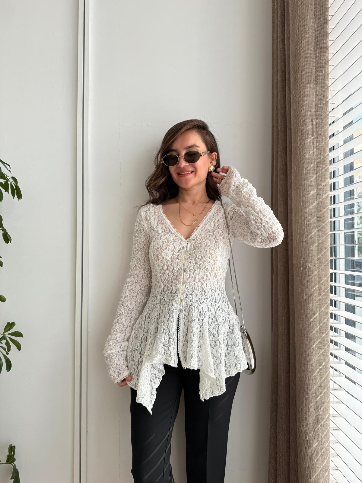 Ekru Düğmeli Peplum Dantel Bluz 60433