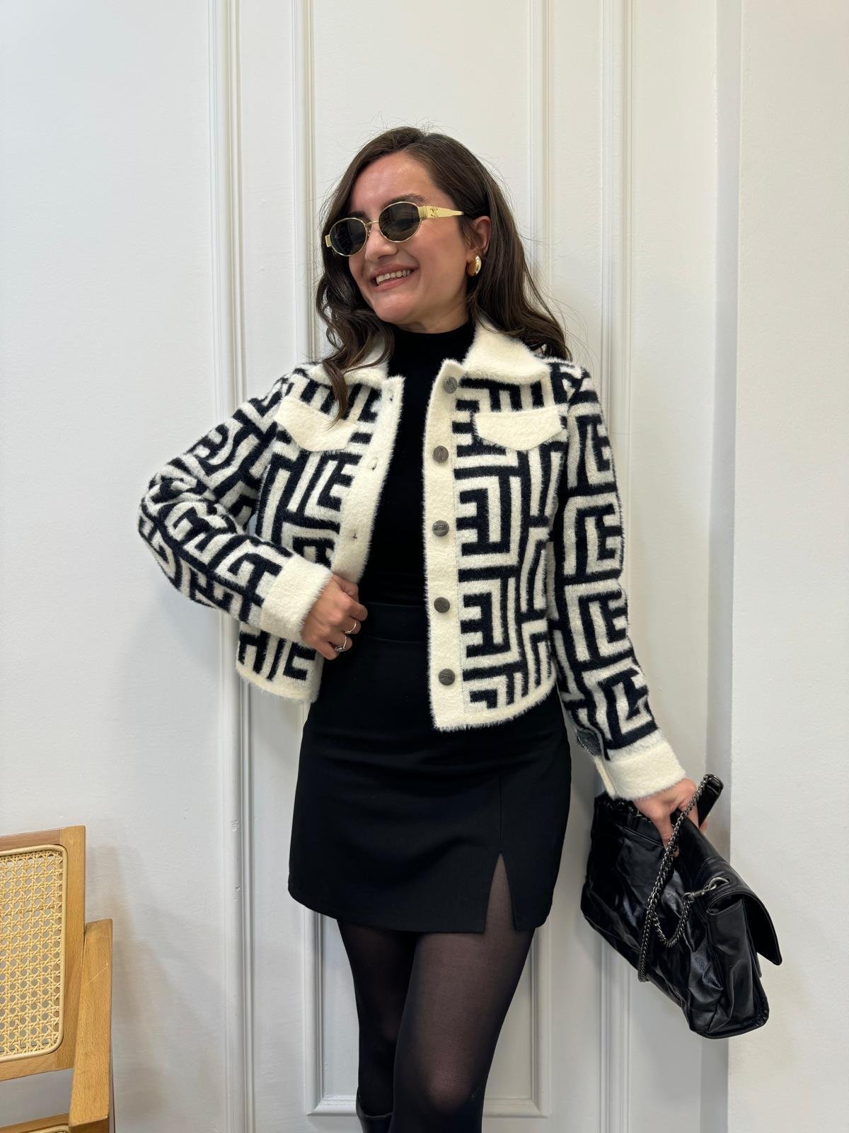 Ekru Geometrik Desen Cep Detaylı Angora Hırka 140204