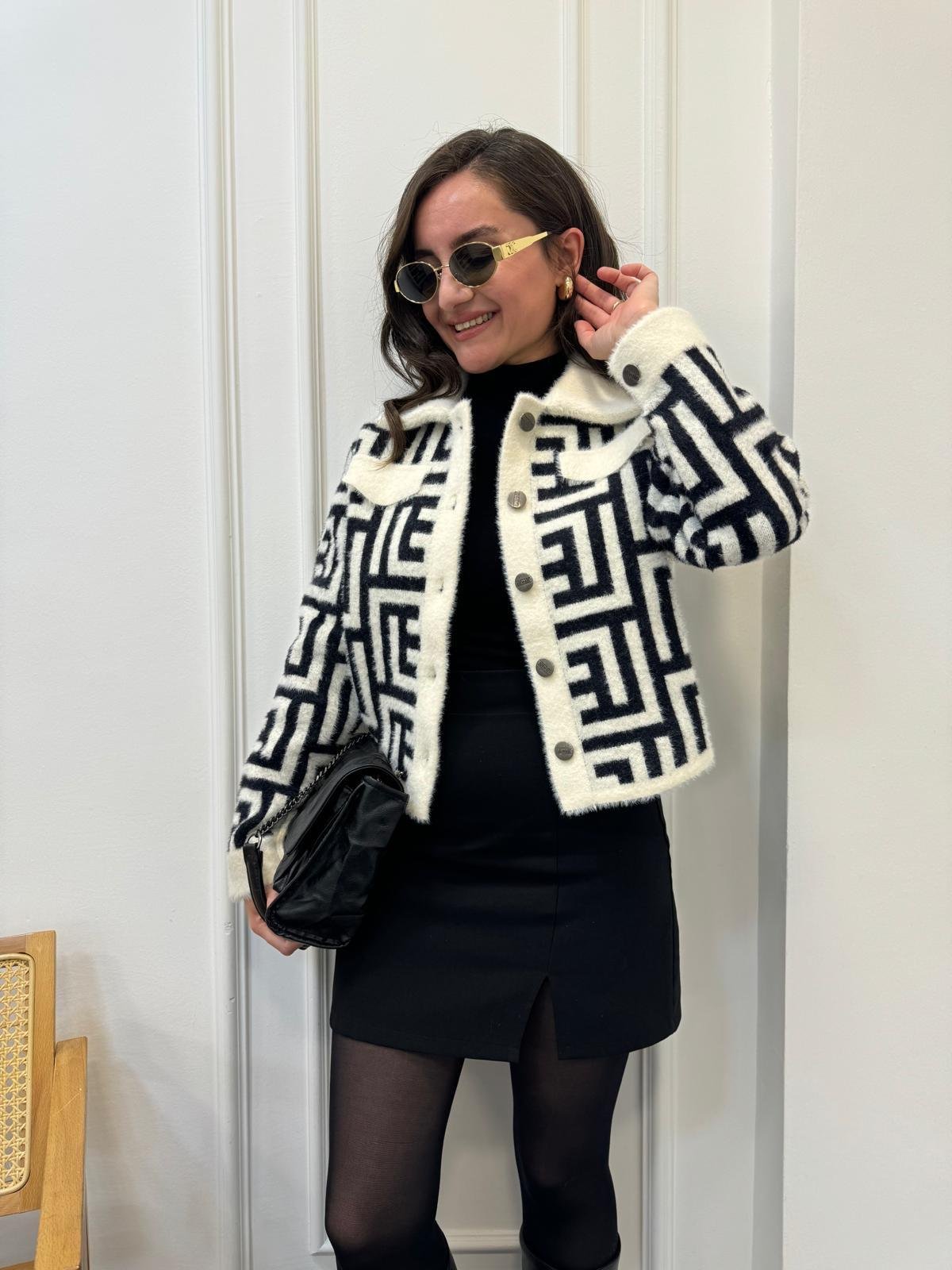 Ekru Geometrik Desen Cep Detaylı Angora Hırka 140204