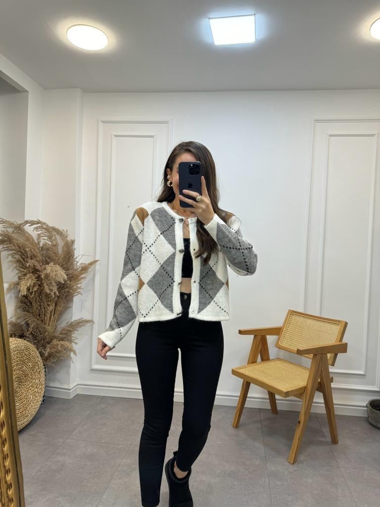Ekru Kahve Gri Desenli Önü Düğme Detaylı Hırka 4158