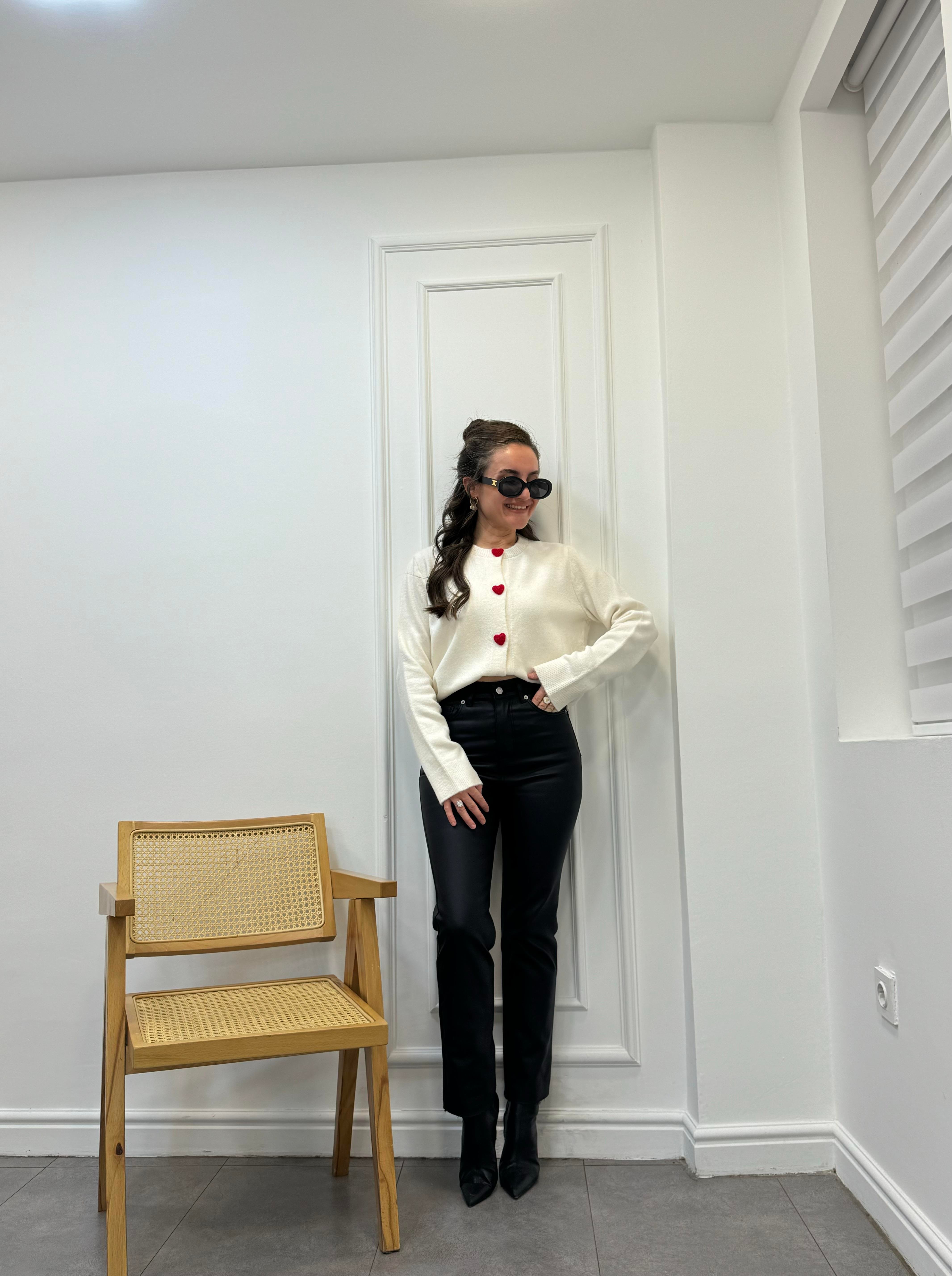 Ekru Kalp Örme Düğmeli Triko Hırka 241075