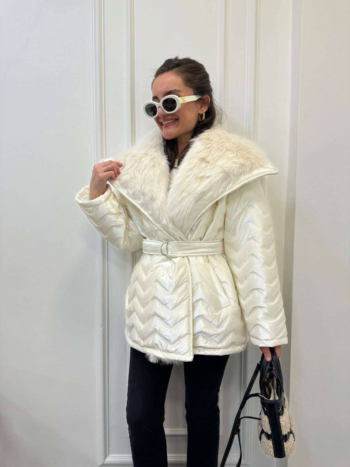 Ekru Kürk Yaka Marka Model Kemerli Mont 06068