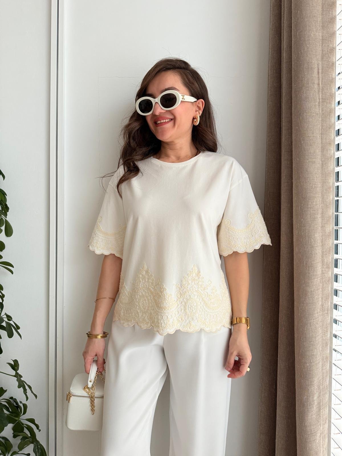 Ekru Nakış Detaylı Tasarım Tshirt 25193