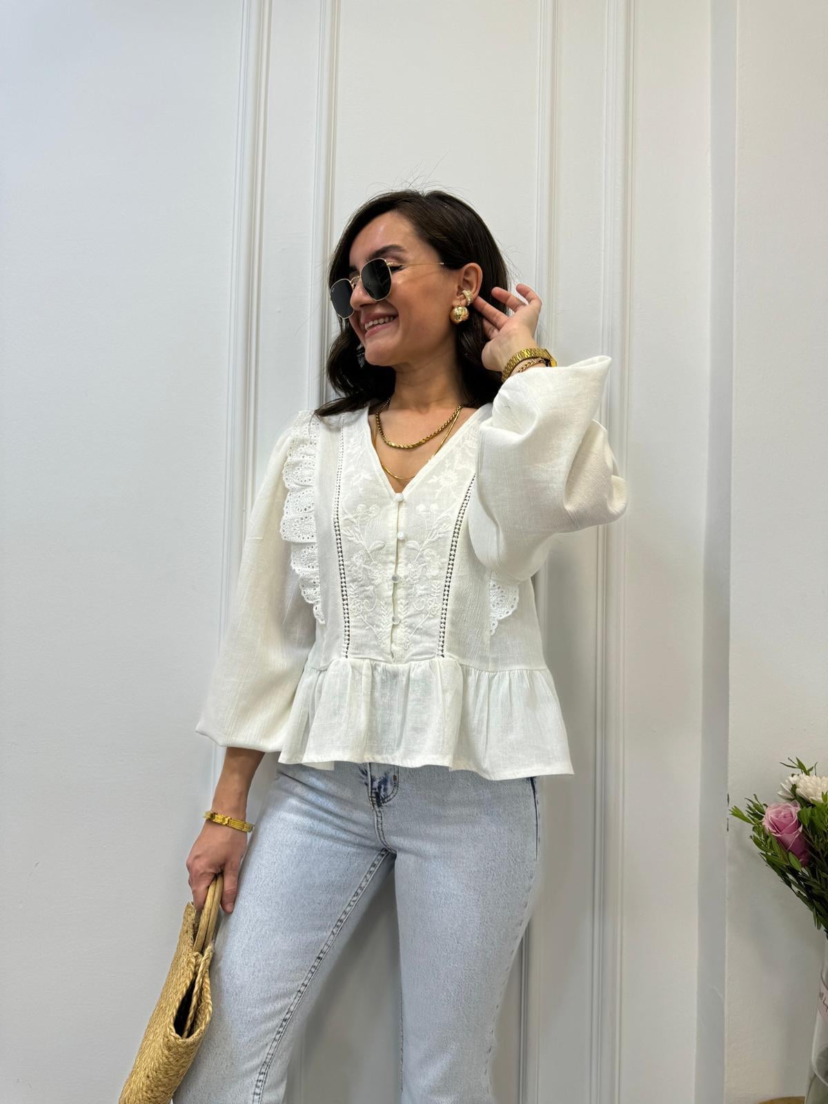 Ekru Nakış İşlemeli Tasarım Bluz 1424