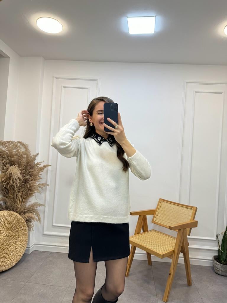 Ekru Taşlı Gömlek Yaka Triko Kazak TK231171