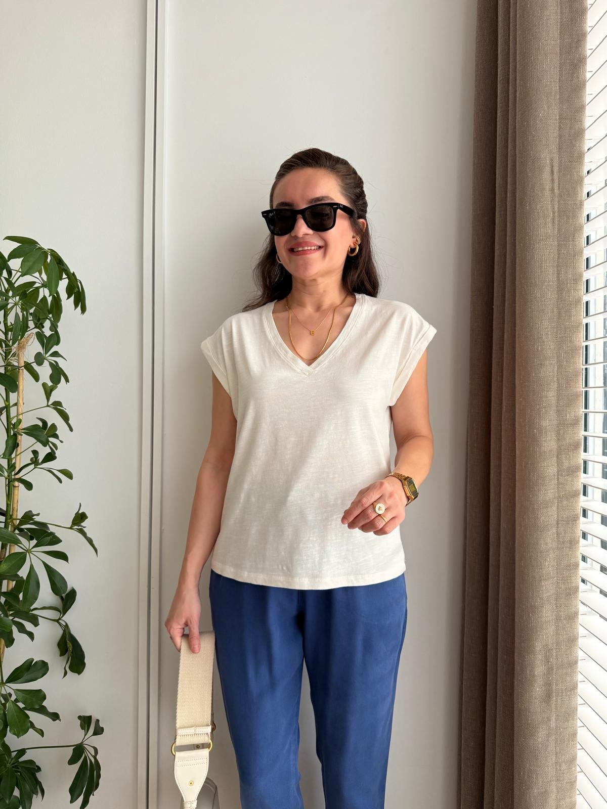 Ekru V Yaka Arkası Nakışlı Tshirt 16708