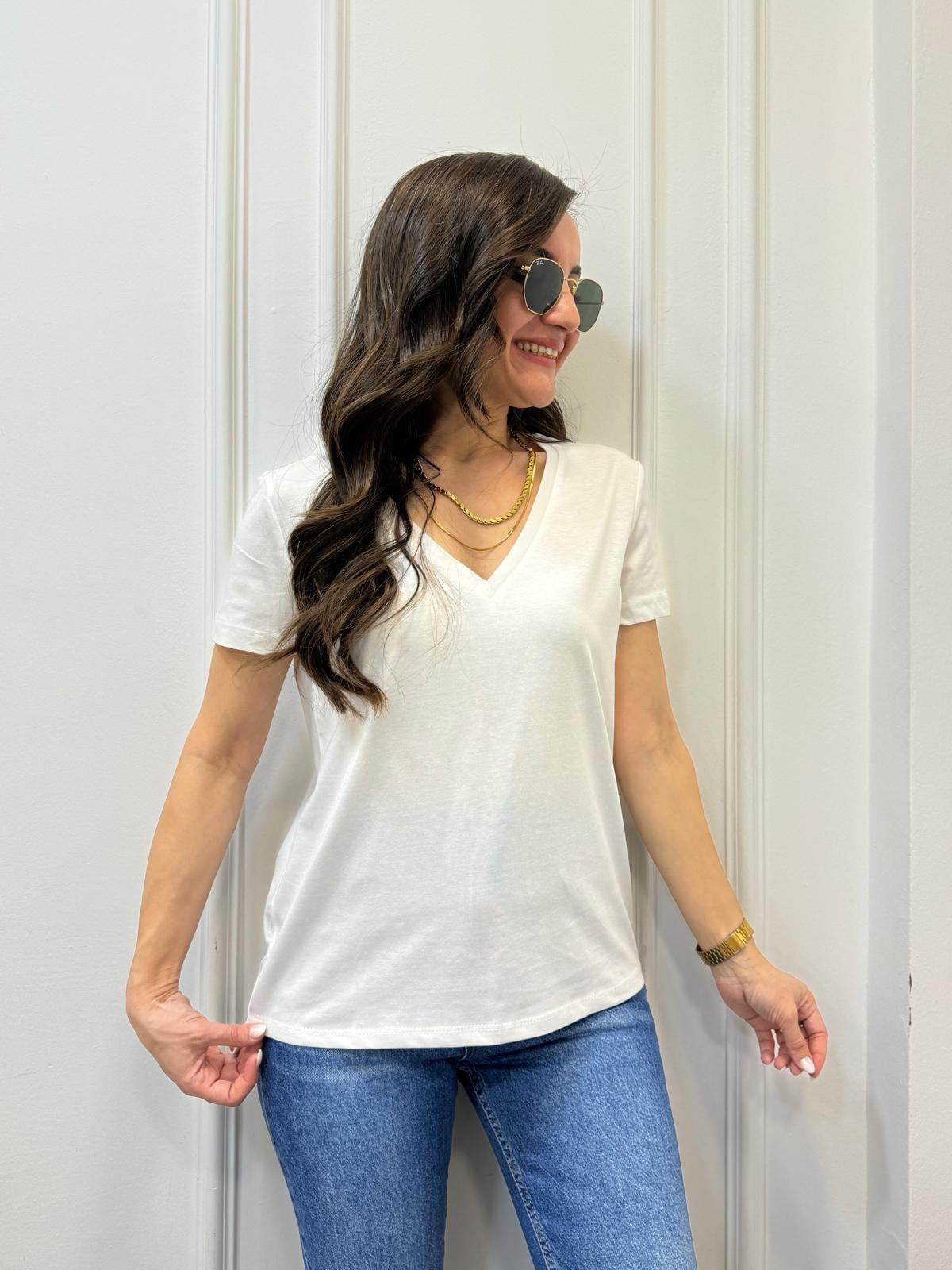 Ekru V Yaka Basic Tişört 3470