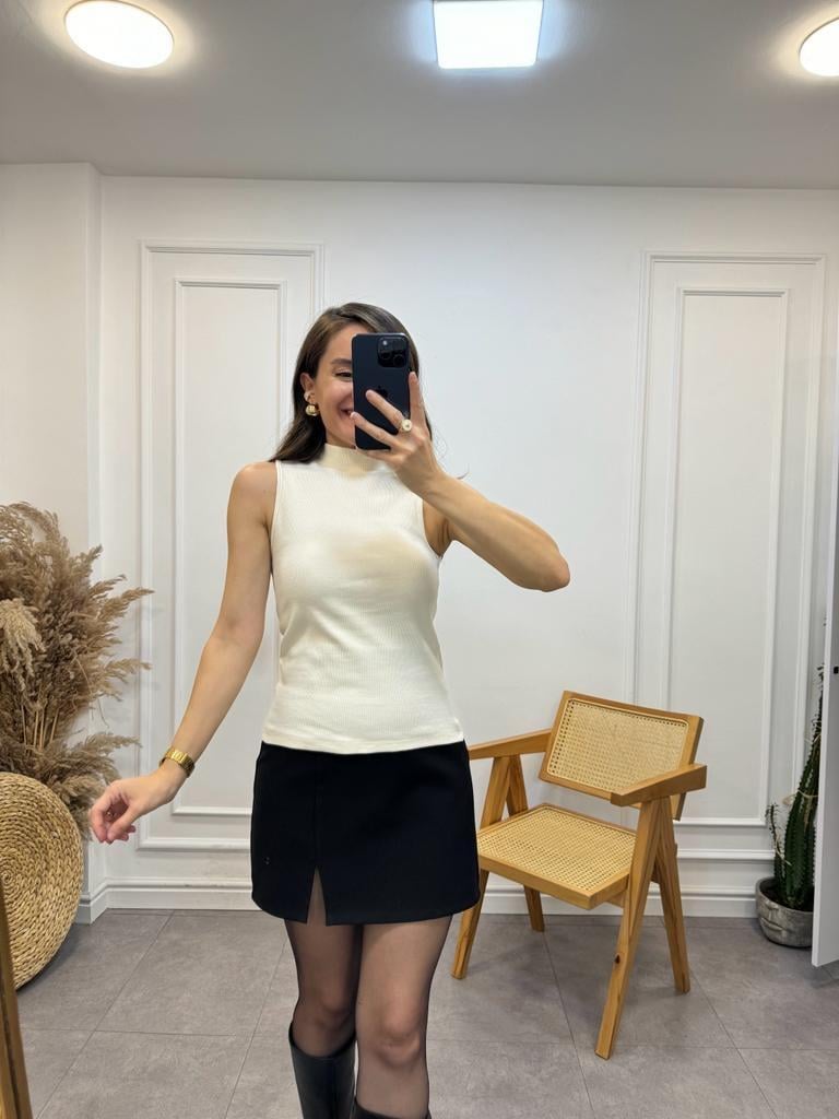 Ekru Yarım Balıkçı Yaka Sıfır Kol Crop 444