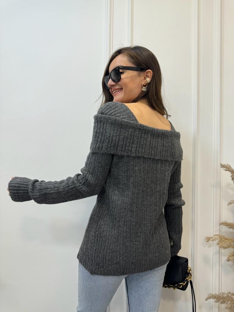 Füme Omuz Detaylı Madonna Yaka Kazak 231020