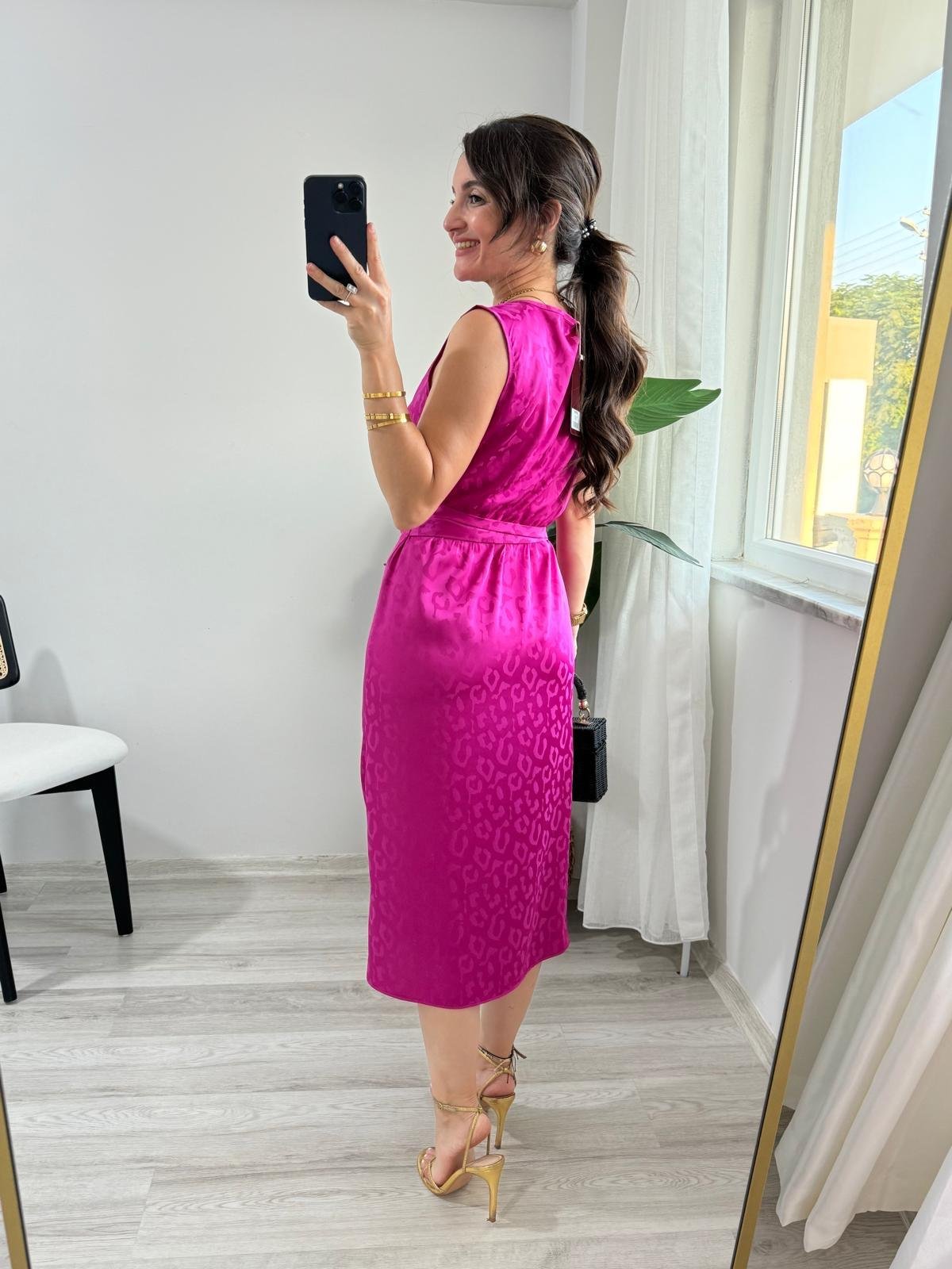 Fuşya Gül Broşlu Yan Bağlamalı Saten Elbise 2302