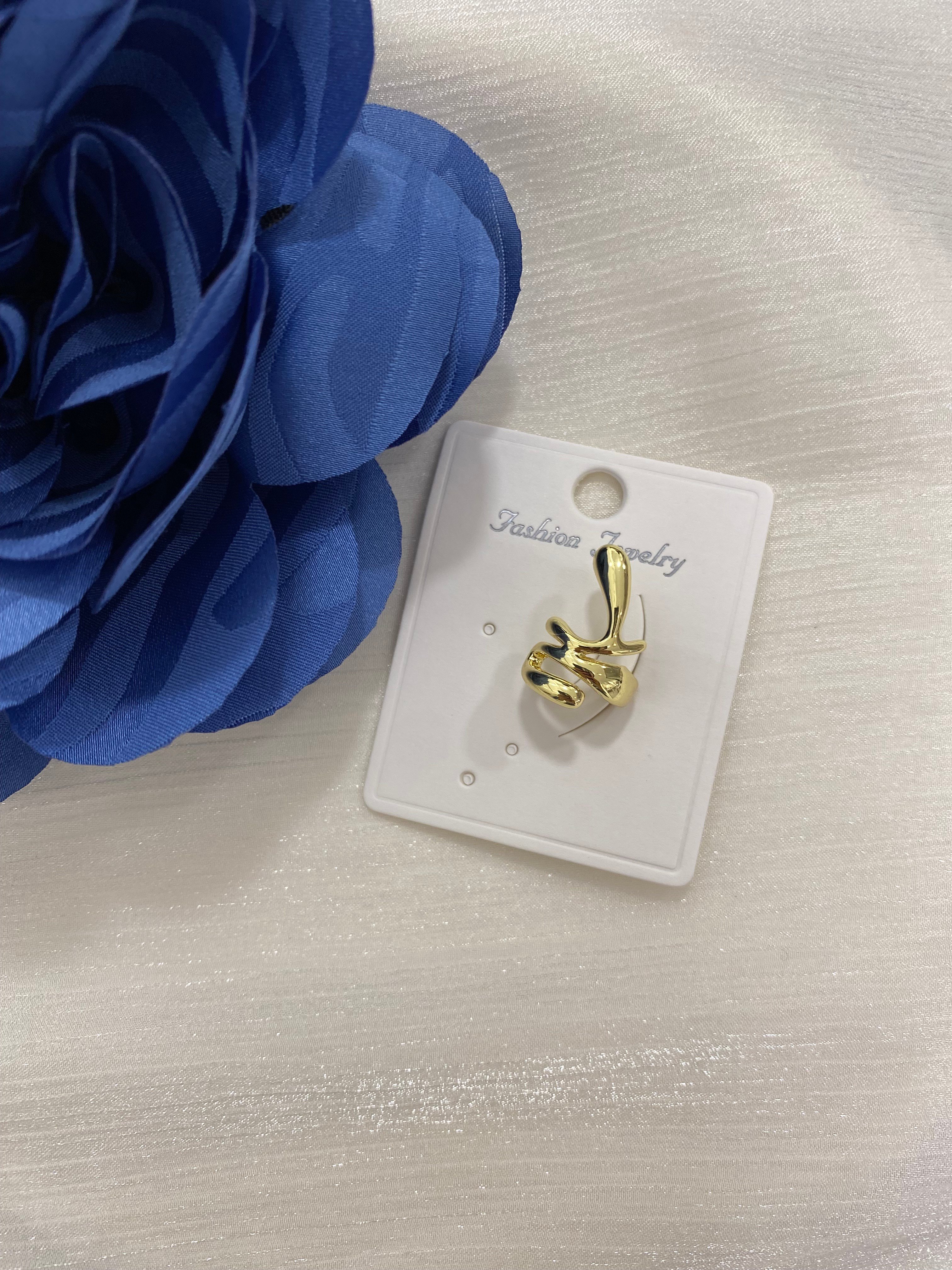 Gold Akışkan Sarmaşık Kıkırdak Küpesi  KD27