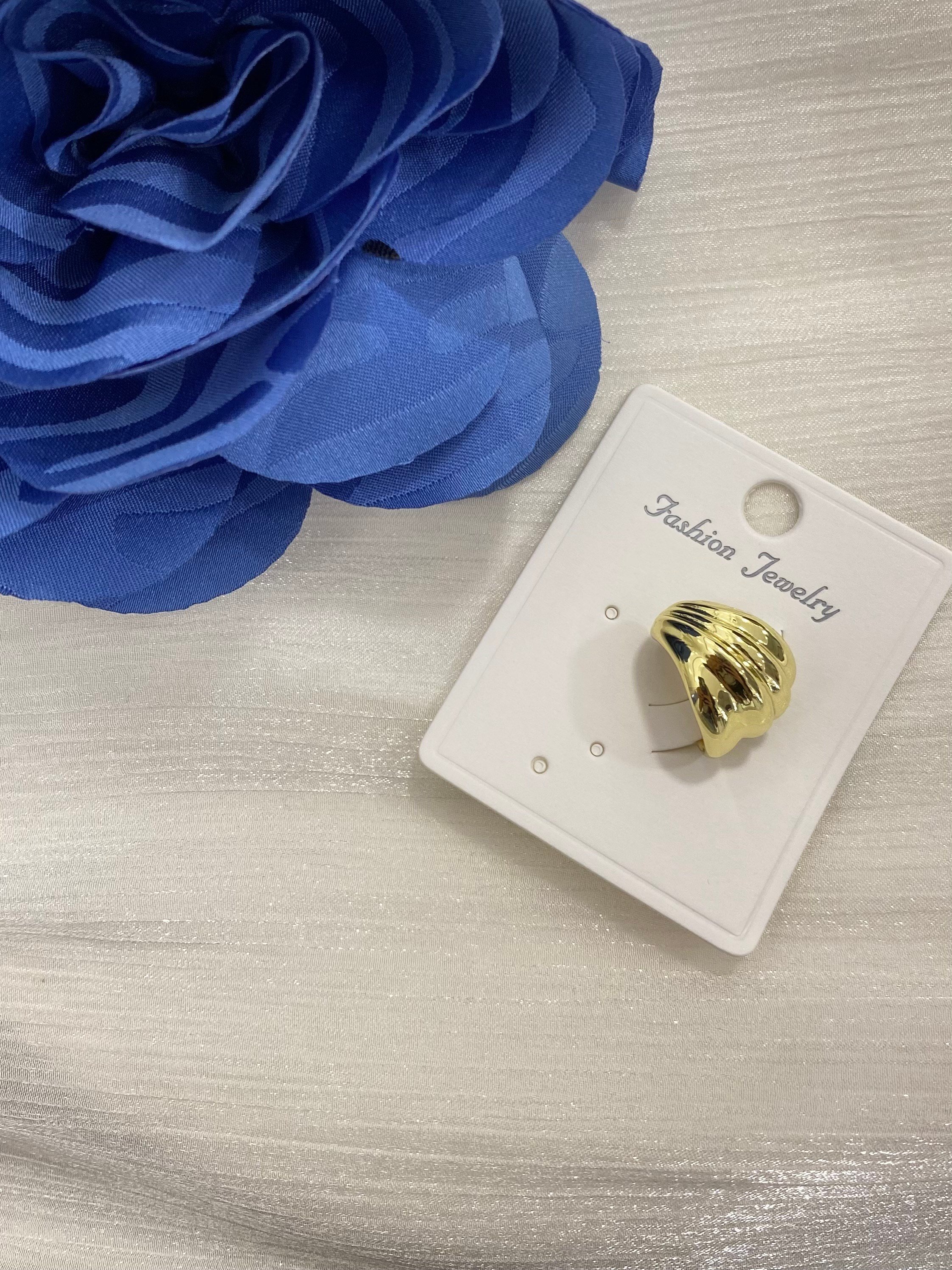 Gold Dalga Katmanlı Kıkırdak Küpesi KD24