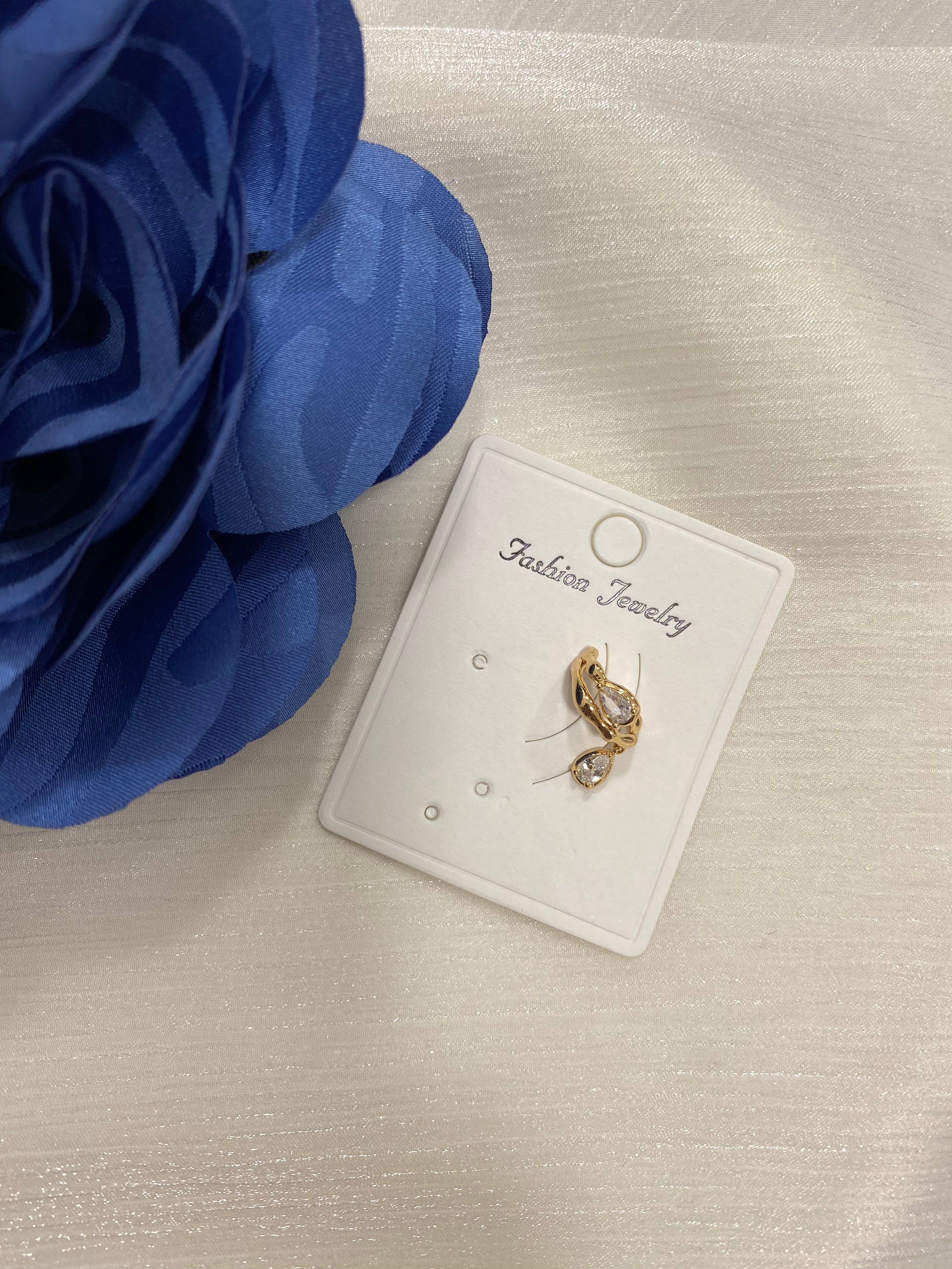 Gold Damla Taş Kıvrımlı Kıkırdak Küpesi KD29