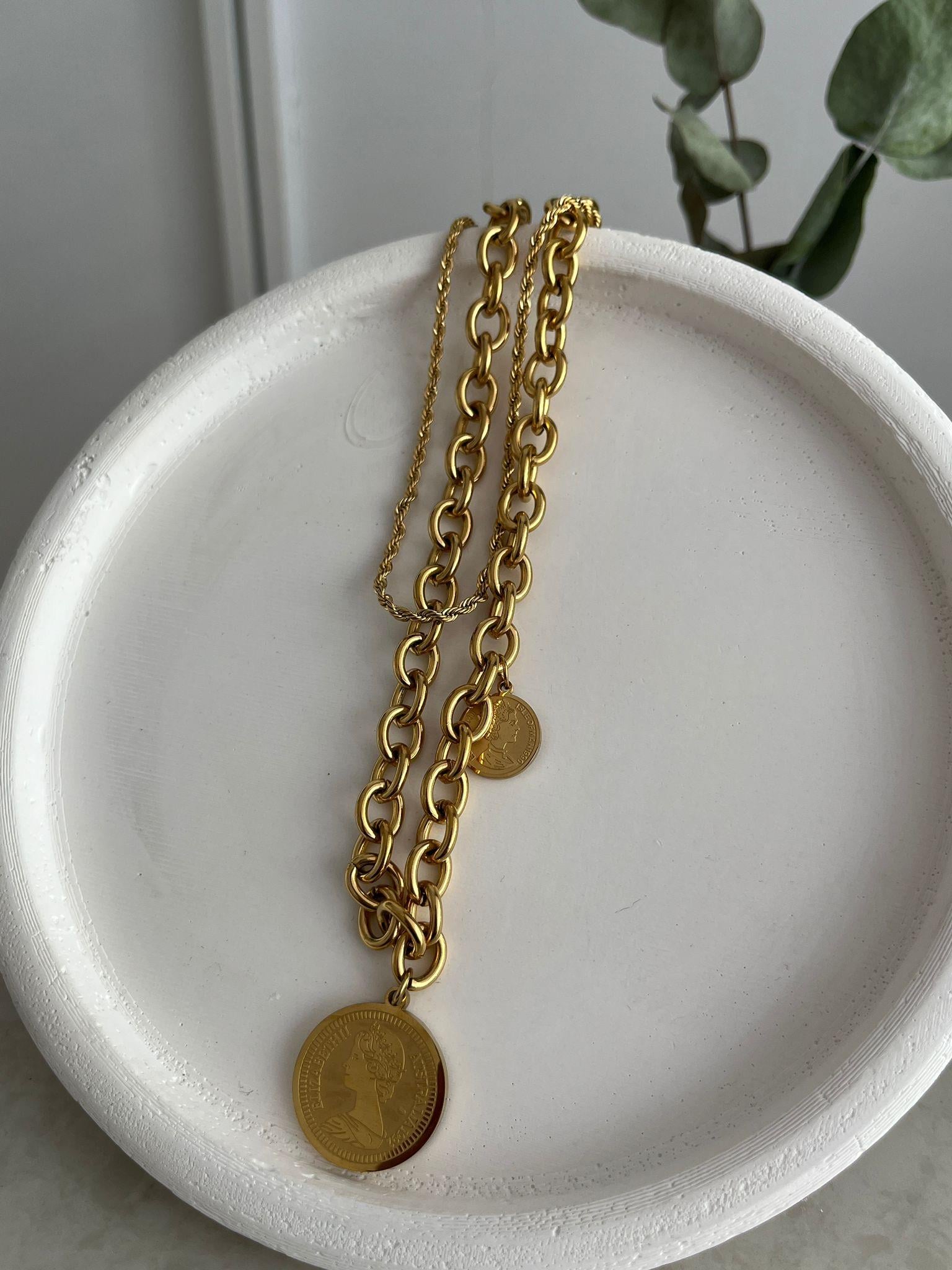 Gold Figürlü Çoklu Zincir Detaylı Kolye ST22