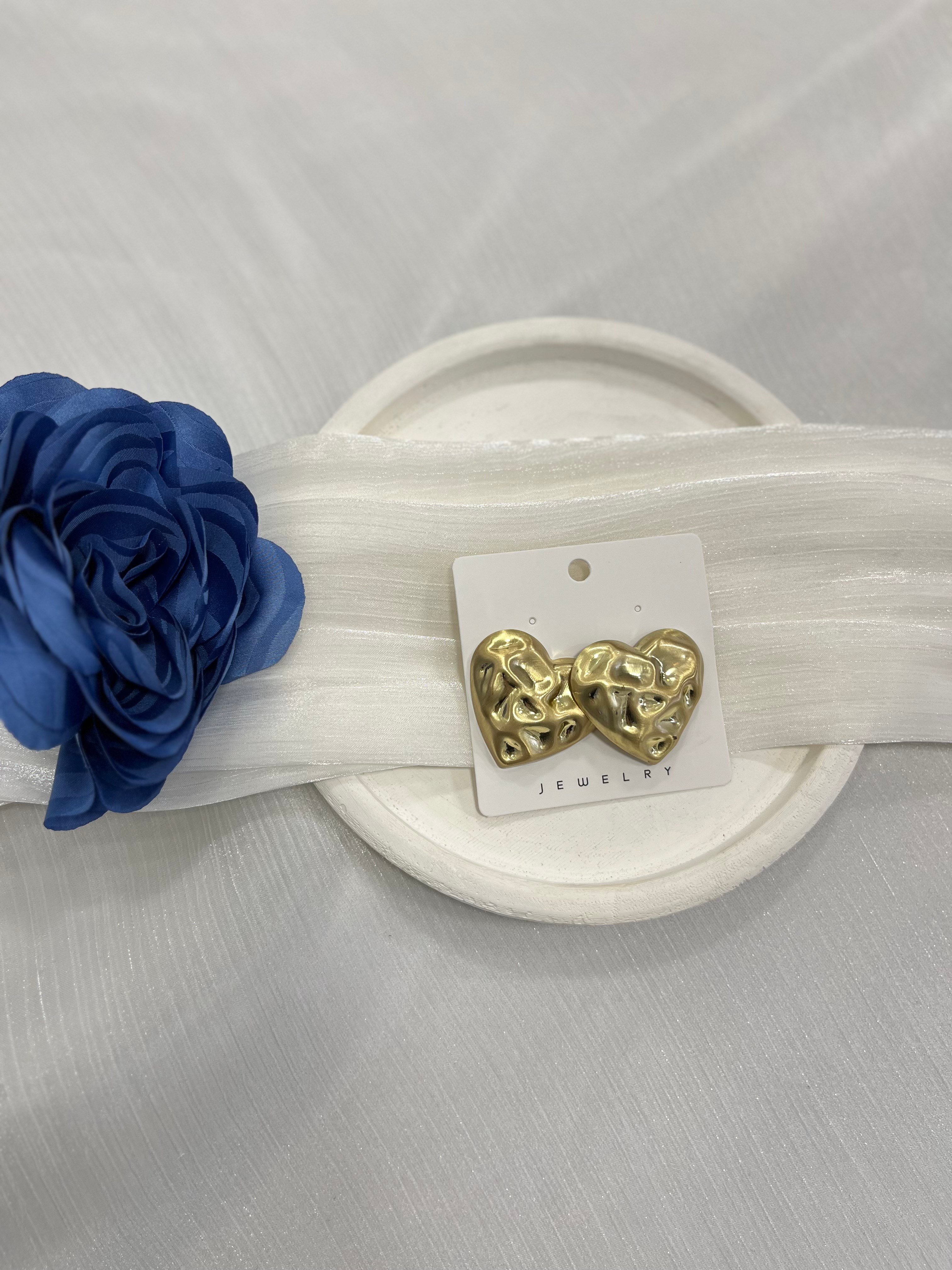 Gold Kalp Desenli Dokulu Küpe KP75