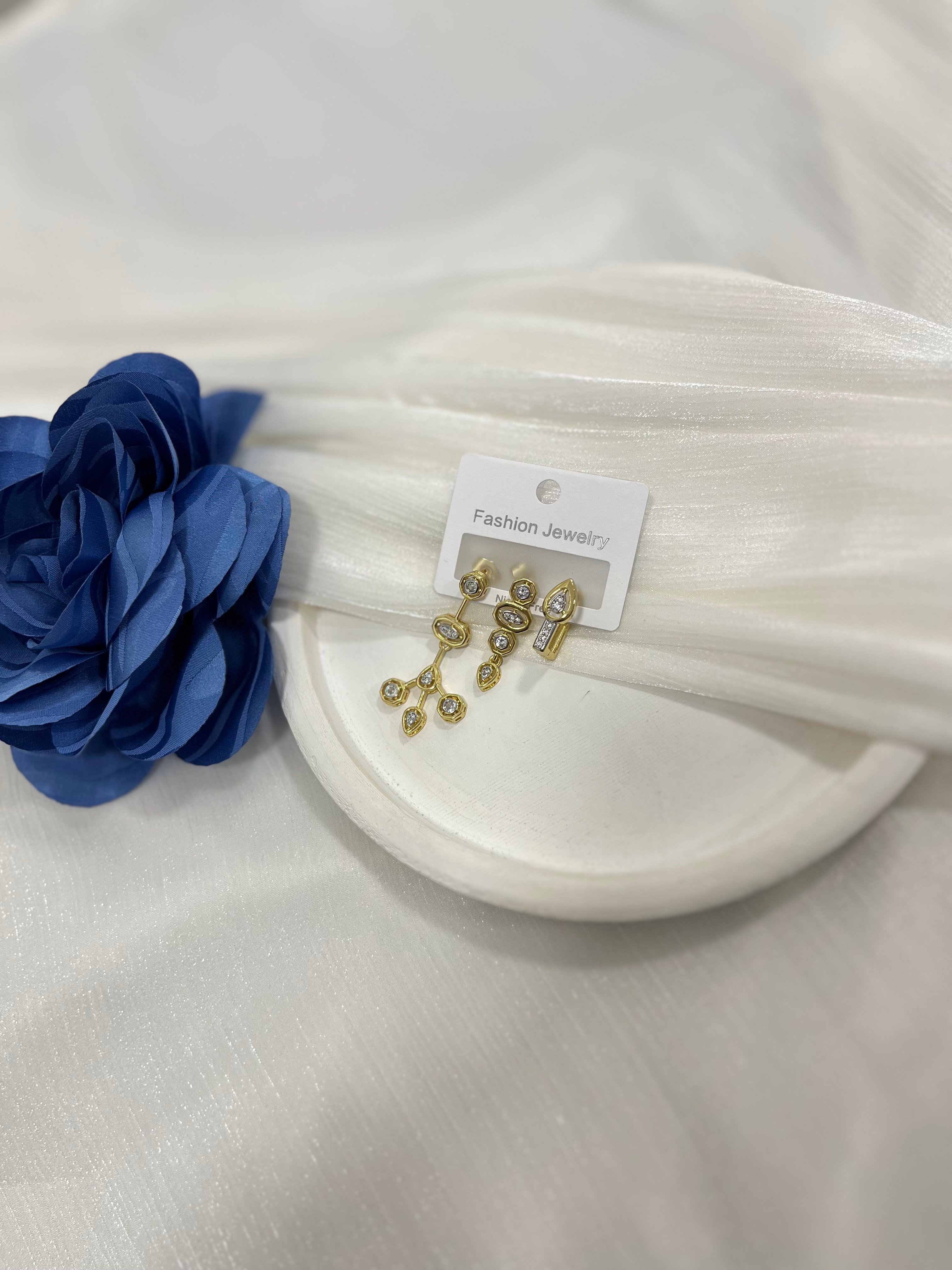 Gold Taşlı Damla Ve Altıgen Detaylı Üçlü Küpe KKP04