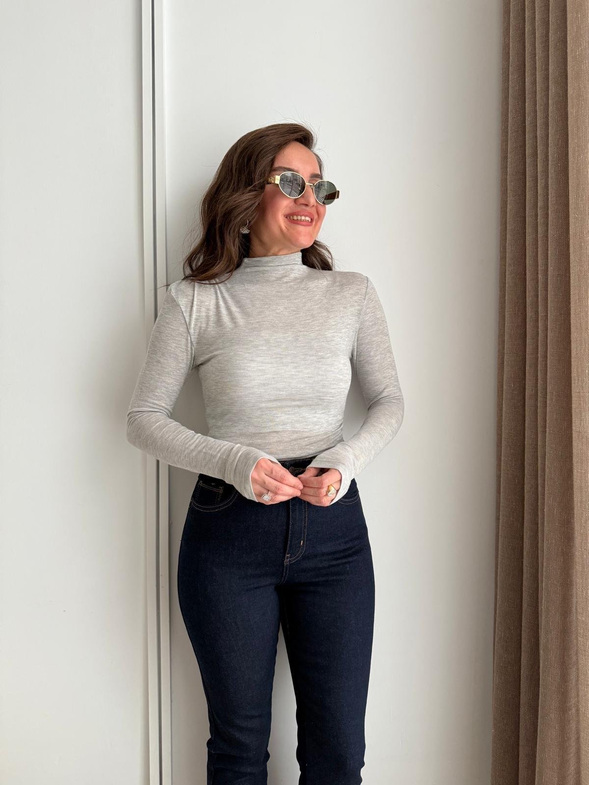 Gri Dik Yaka Drape Detaylı Bluz 251004