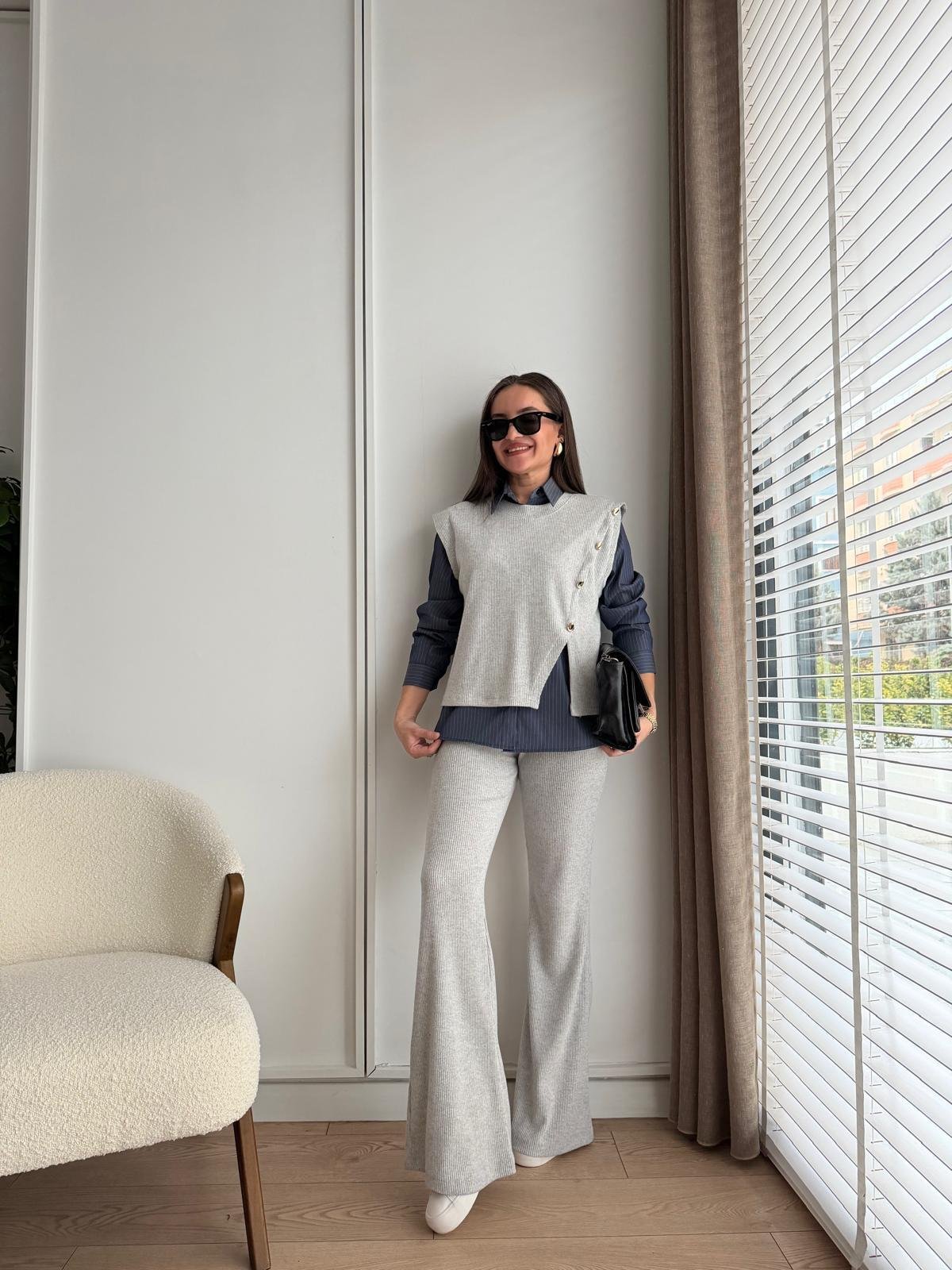 Gri Düğme Detaylı Yumoş Üçlü Takım 36602