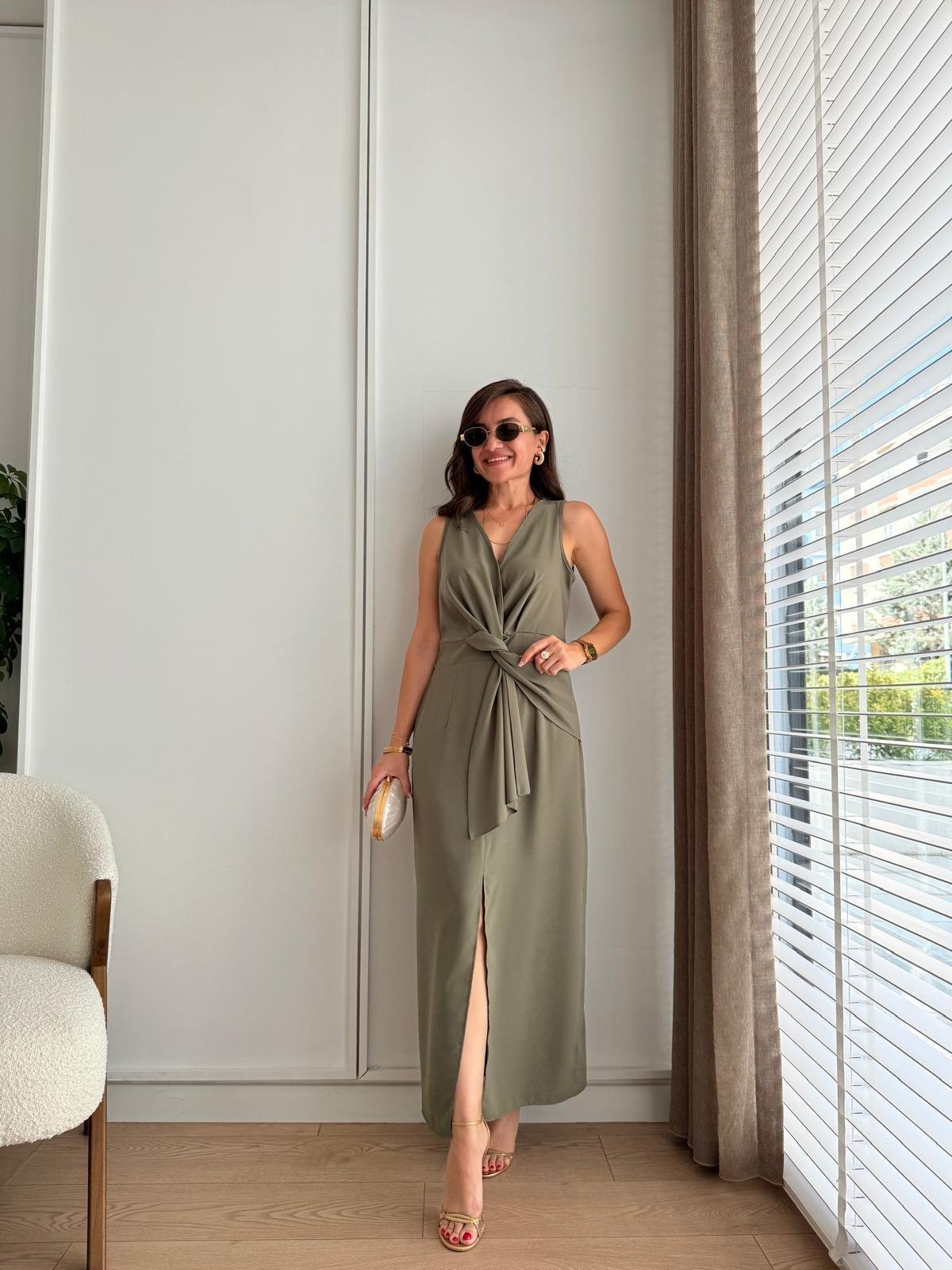 Haki Bel Detaylı Yırtmaçlı Elbise 2650