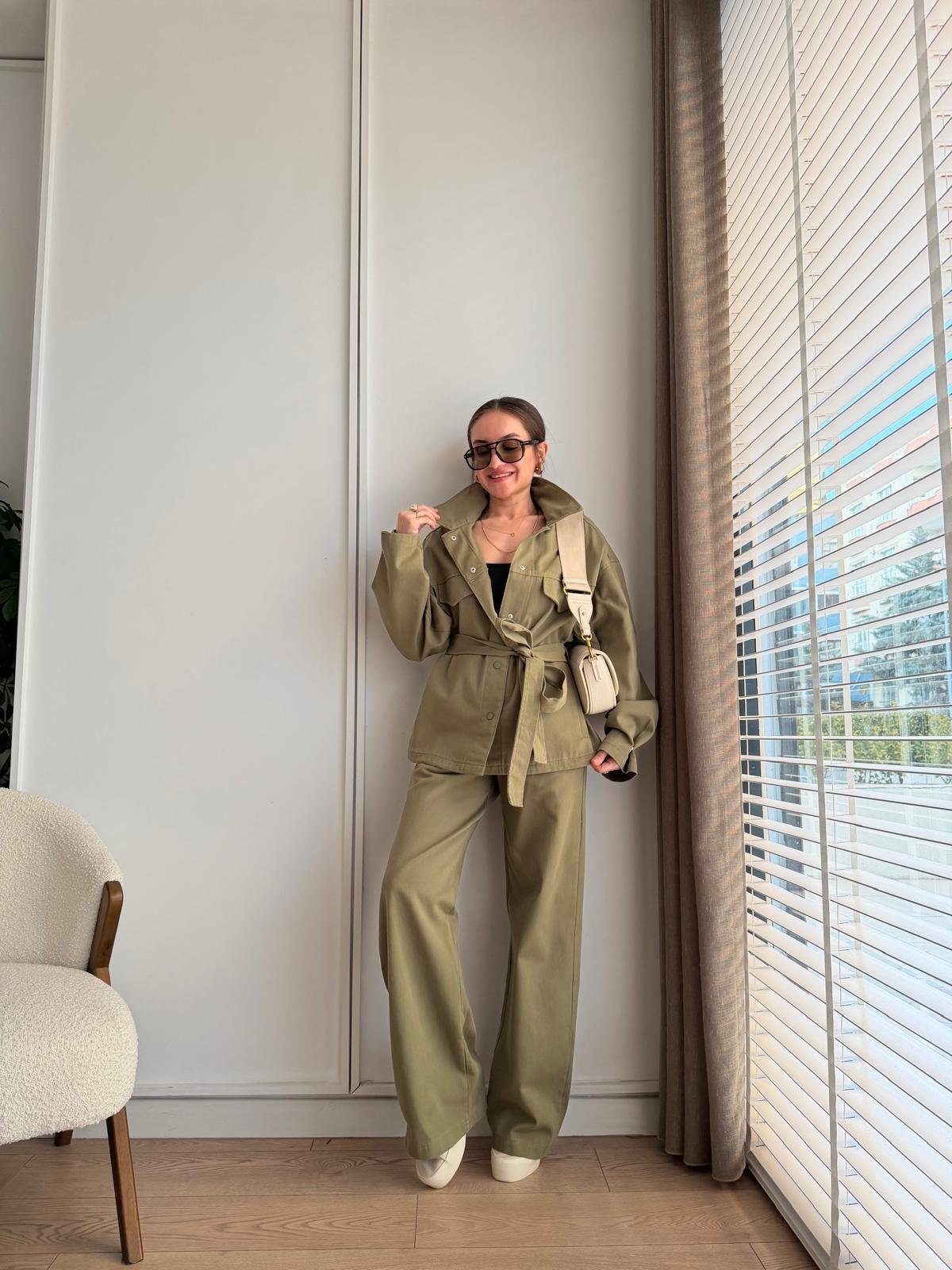 Haki Kuşaklı Çıtçıt Düğmeli Gabardin Takım 8897