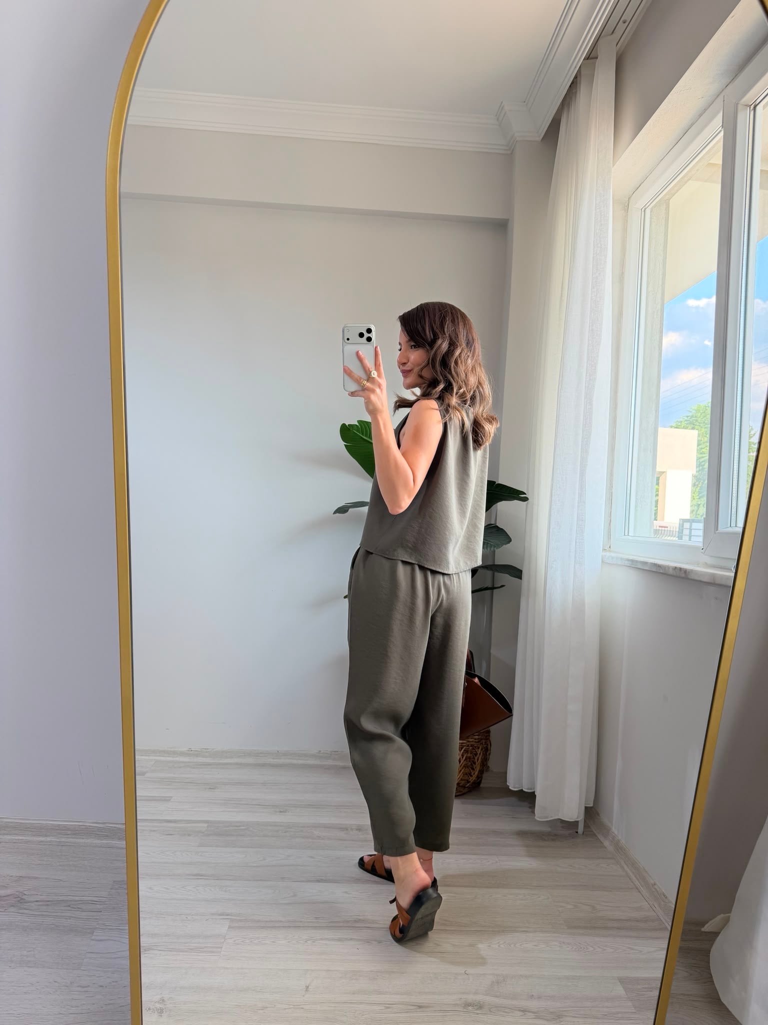 Haki Sıfır Kol Bluz Pantolon Takım 3089