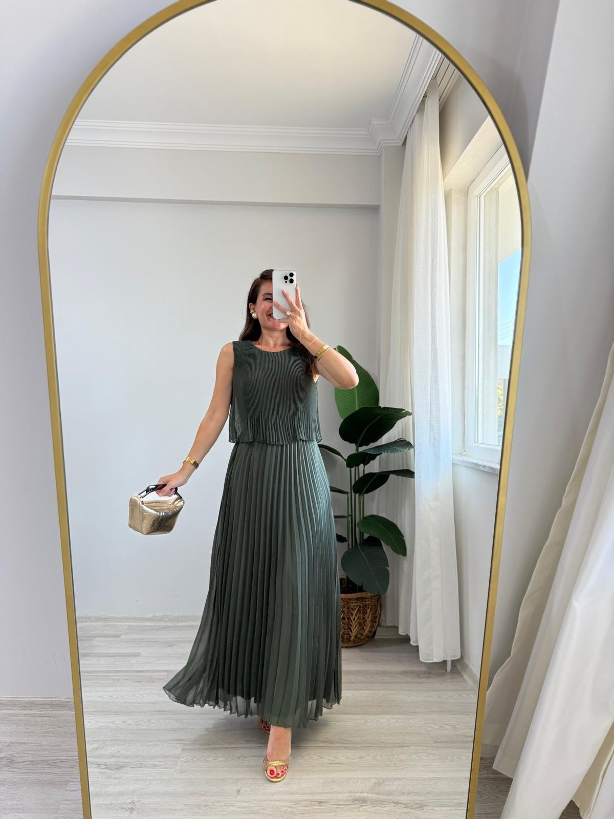 Haki Sıfır Kol Piliseli Şifon Elbise 2621