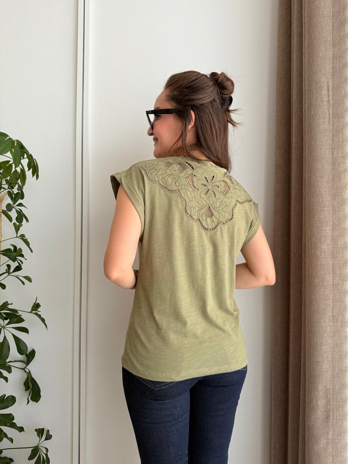 Haki V Yaka Arkası Nakışlı Tshirt 16708