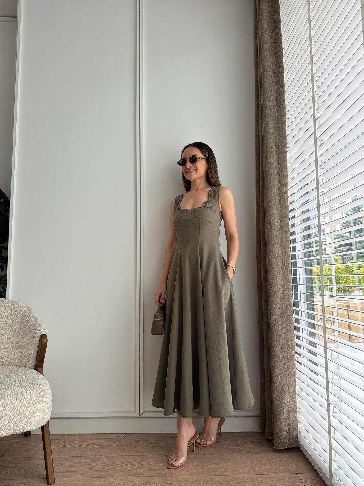Haki Yaka Detaylı Tensel Elbise 0365