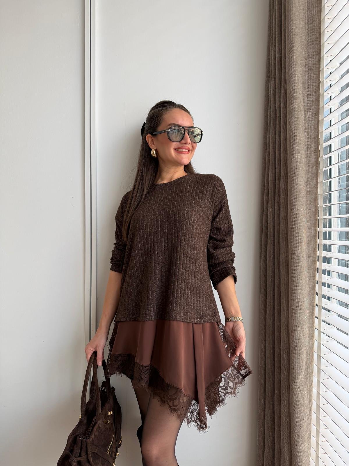 Kahve rengi Asimetrik Güpür Detaylı Bluz 31342