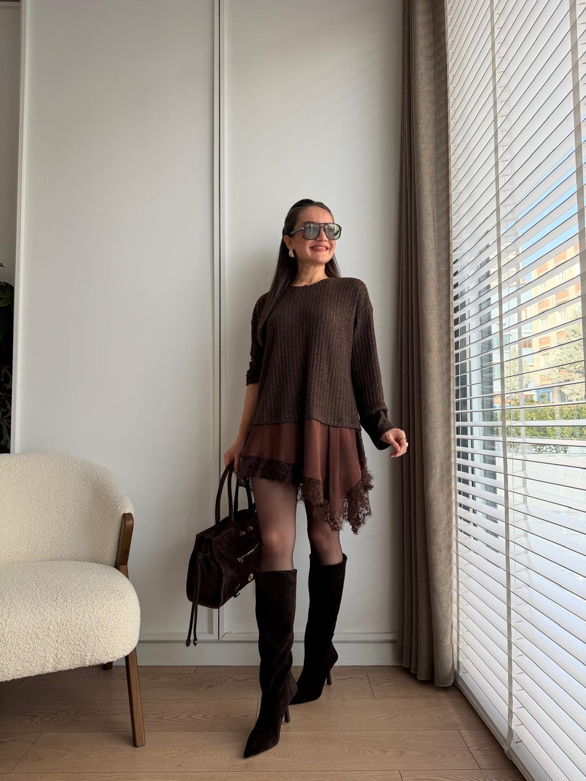 Kahve rengi Asimetrik Güpür Detaylı Bluz 31342