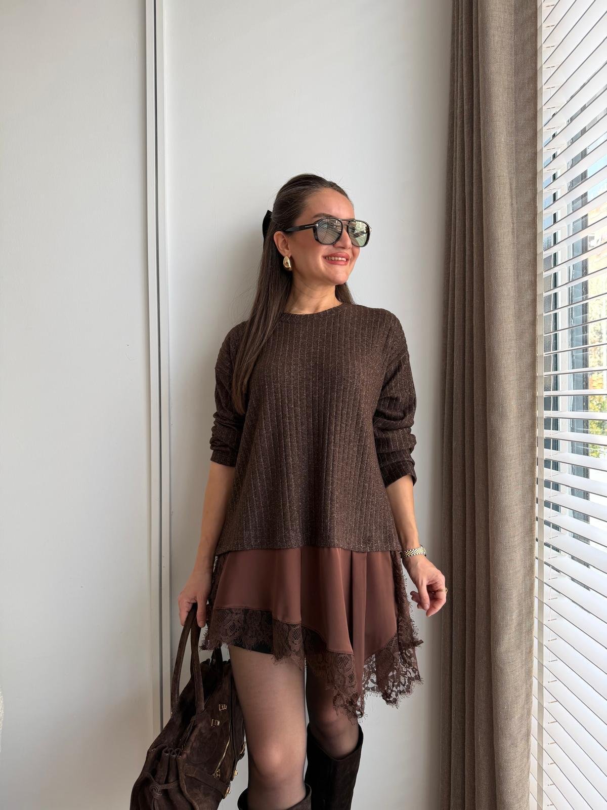 Kahve rengi Asimetrik Güpür Detaylı Bluz 31342