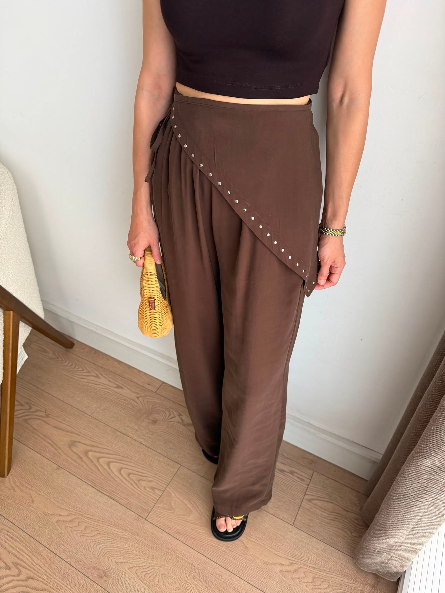 Kahve rengi Asimetrik Zımba Detaylı Pantolon 1639
