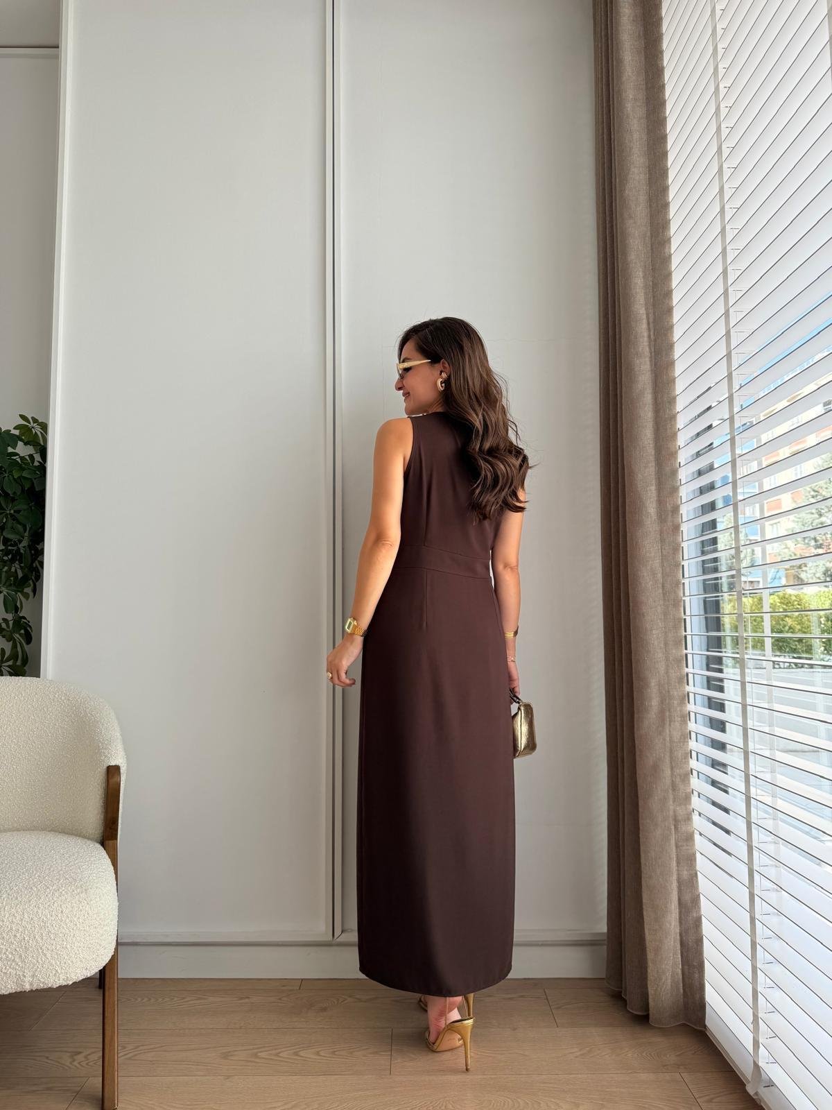 Kahve rengi Bel Detaylı Yırtmaçlı Elbise 2650