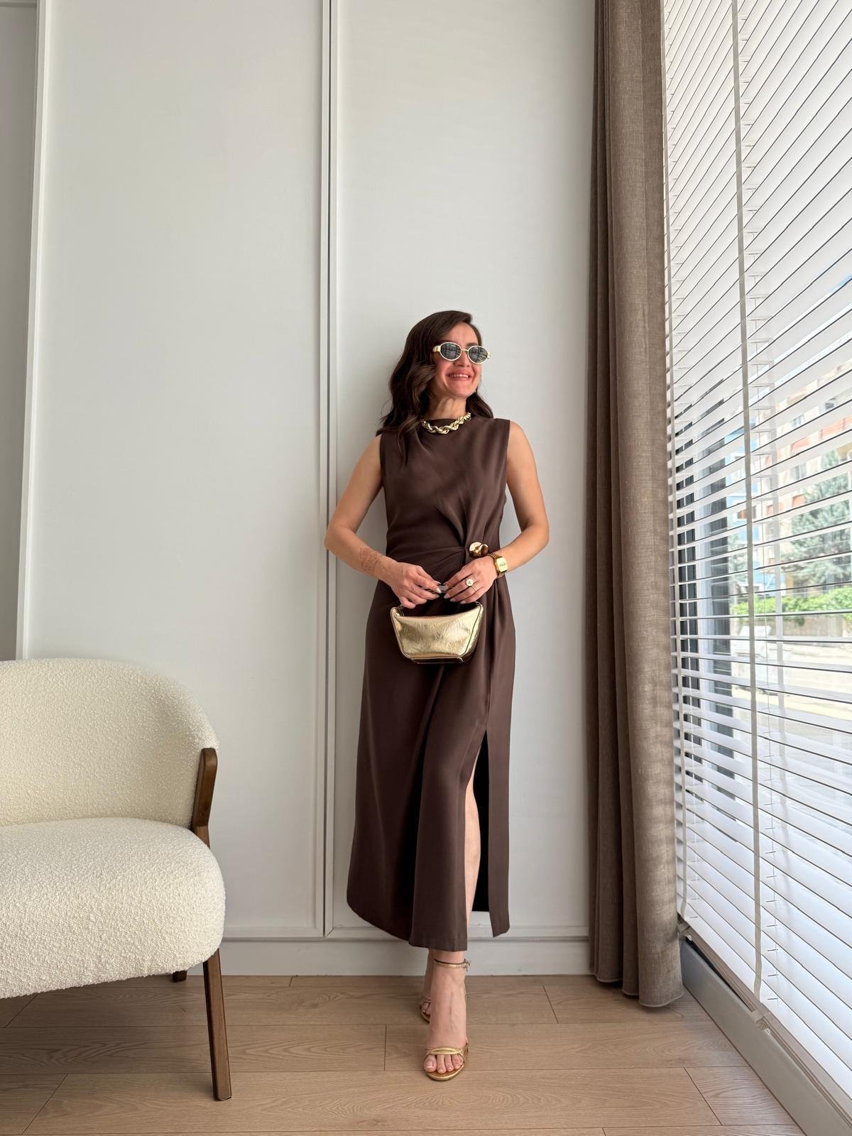 Kahve rengi Bel Toka Detaylı Yırtmaçlı Elbise 2264