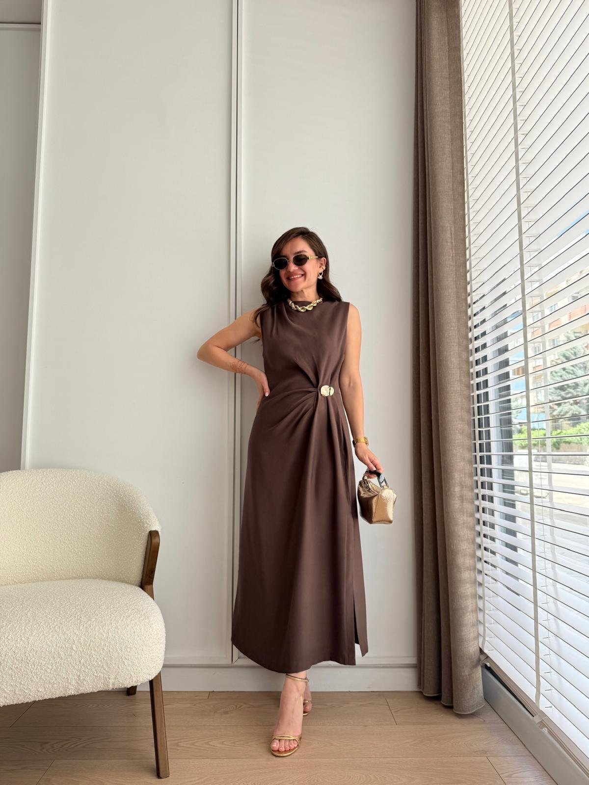 Kahve rengi Bel Toka Detaylı Yırtmaçlı Elbise 2264